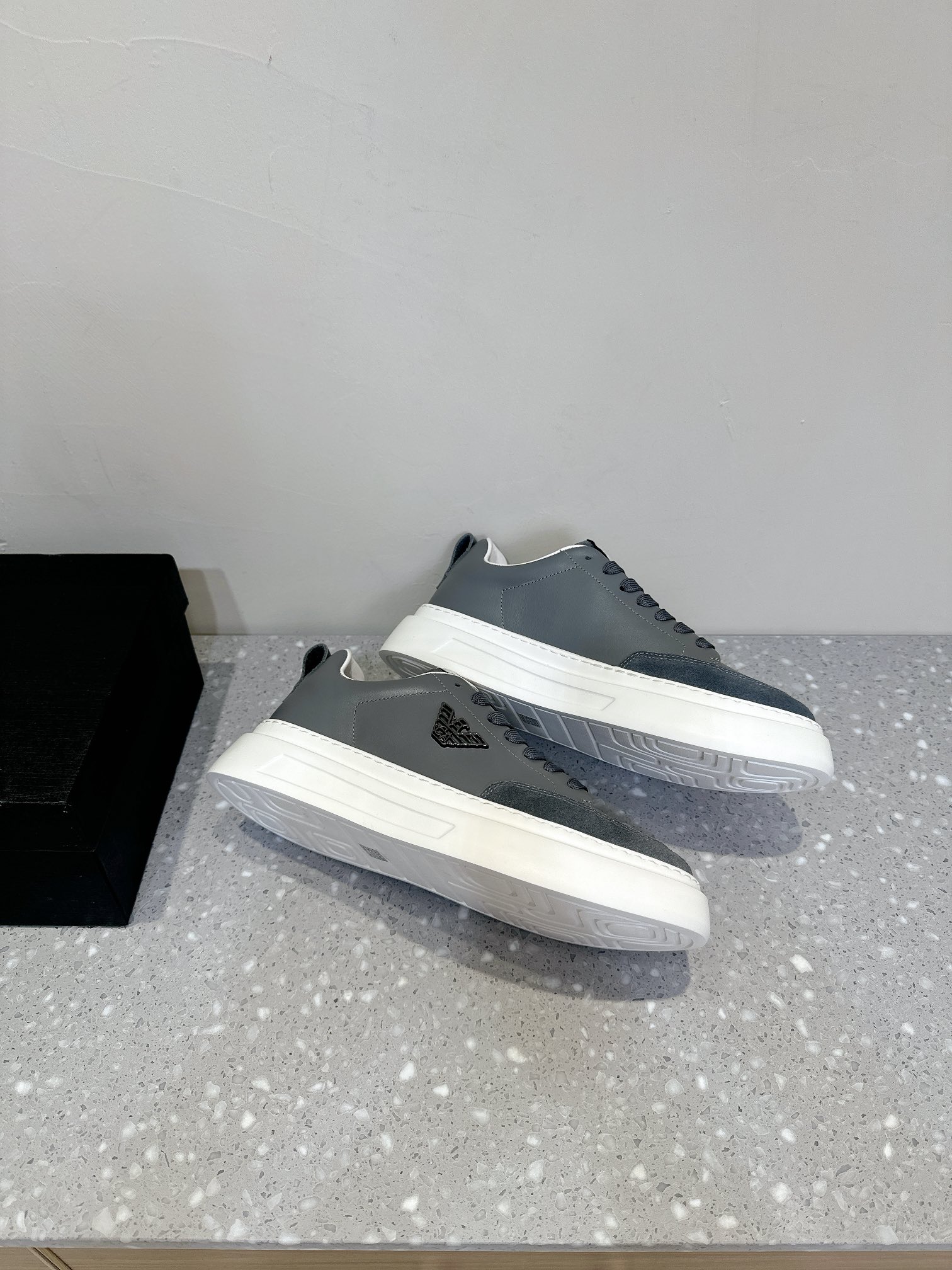 Emporio Armani EA7 Leisure Sports Shoes with Unique Design and High-Quality Materials - 图片 4