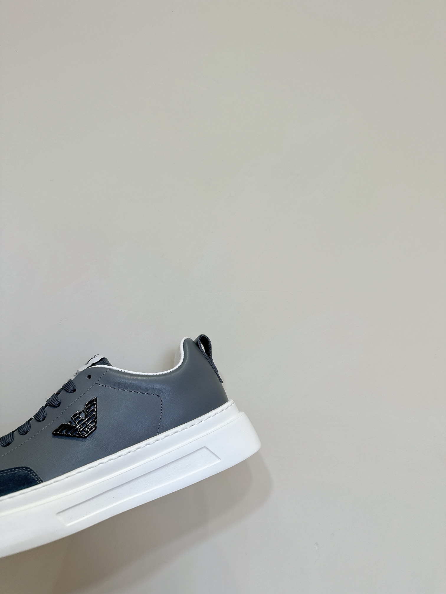 Emporio Armani EA7 Leisure Sports Shoes with Unique Design and High-Quality Materials - 图片 7