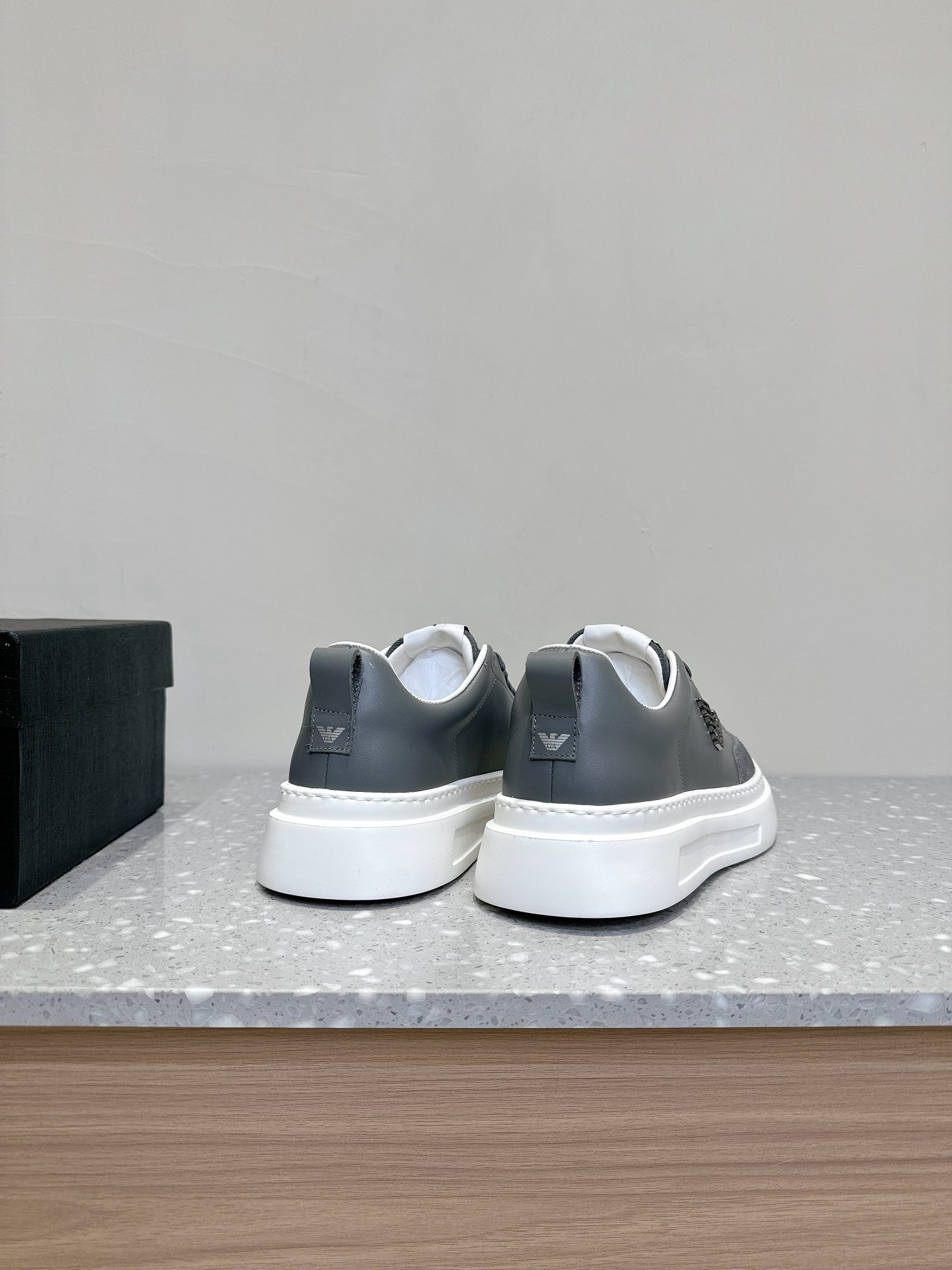 Emporio Armani EA7 Leisure Sports Shoes with Unique Design and High-Quality Materials - 图片 6