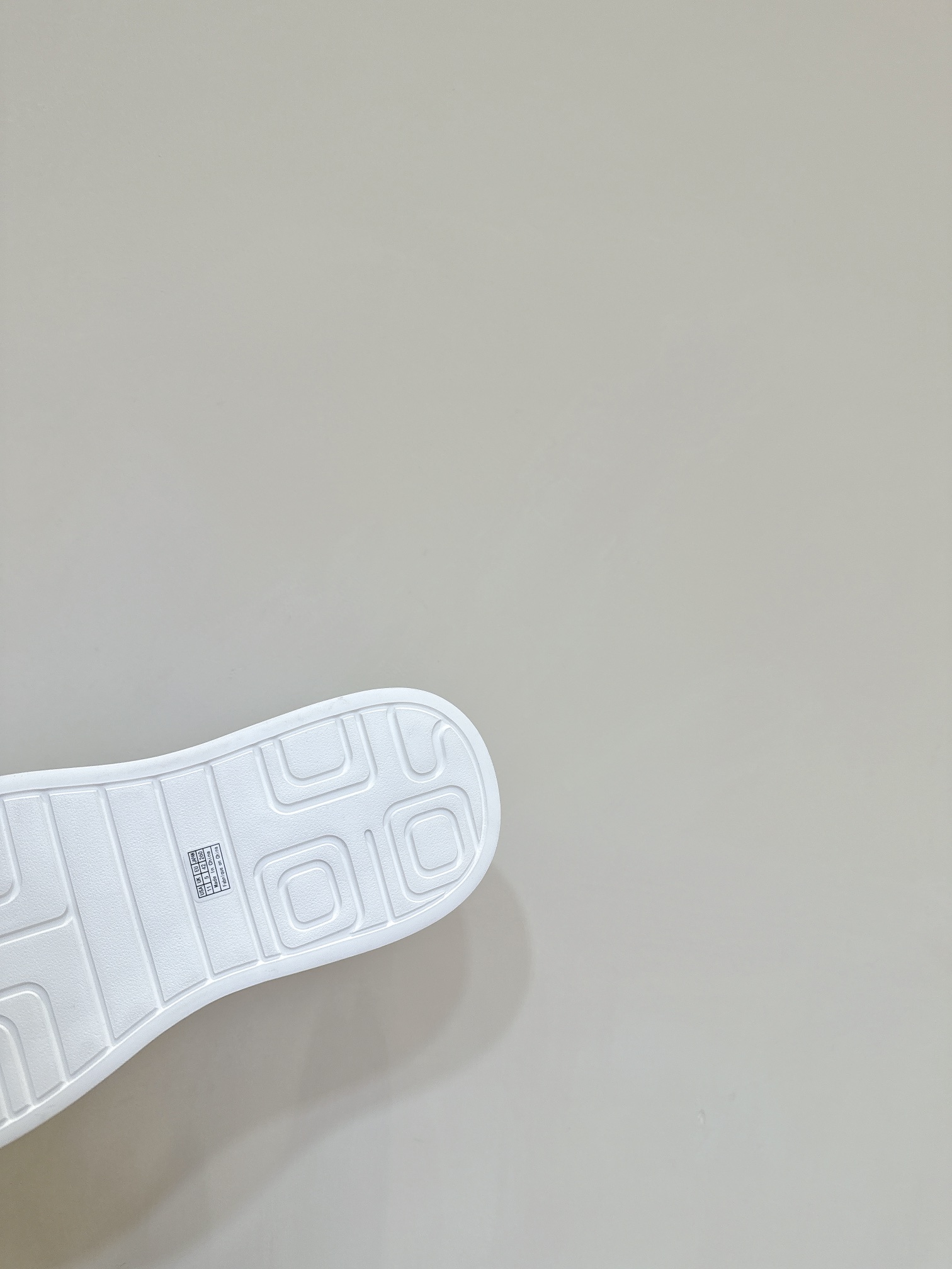 EMPORIO ARMANI EA7 Leisure Sports Shoes with Unique Brand Identity and Sports Style - 图片 9