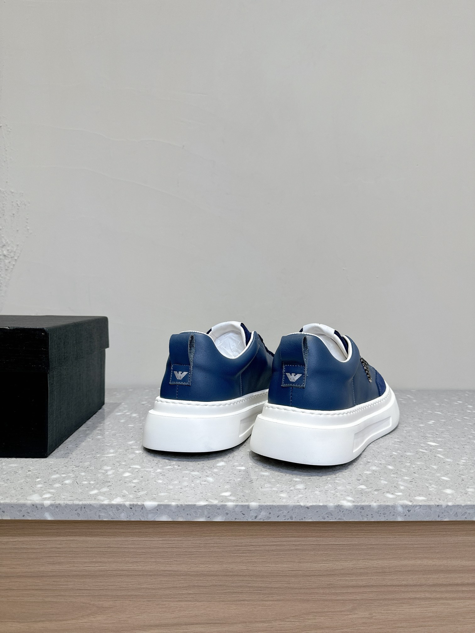 EMPORIO ARMANI EA7 Leisure Sports Shoes with Unique Brand Identity and Sports Style - 图片 6