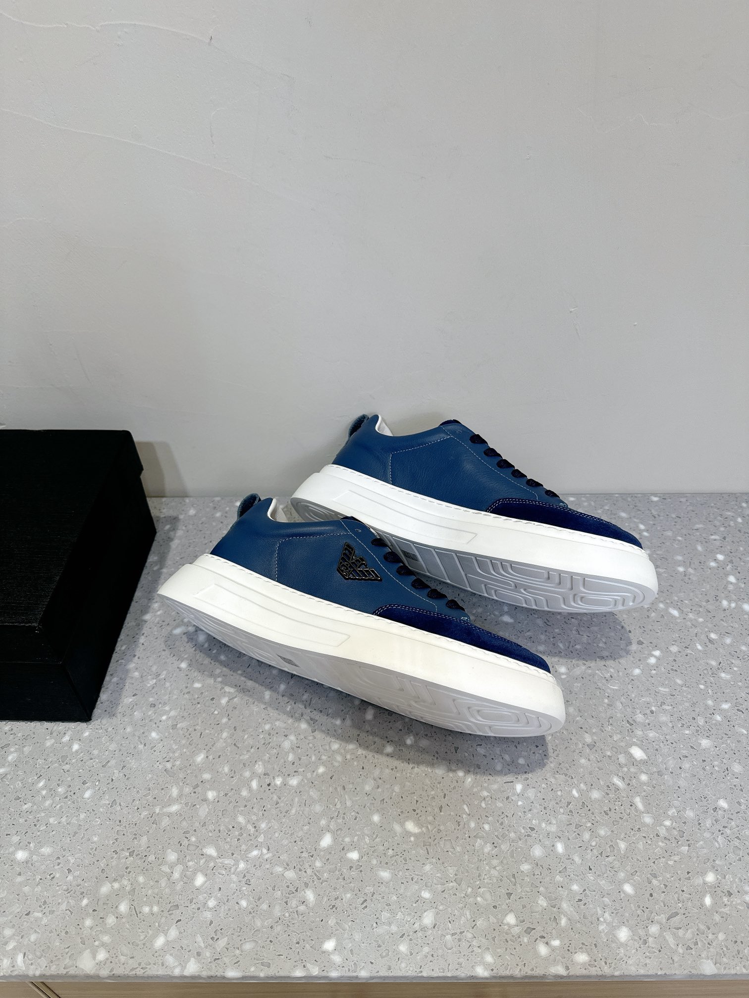 EMPORIO ARMANI EA7 Leisure Sports Shoes with Unique Brand Identity and Sports Style - 图片 4