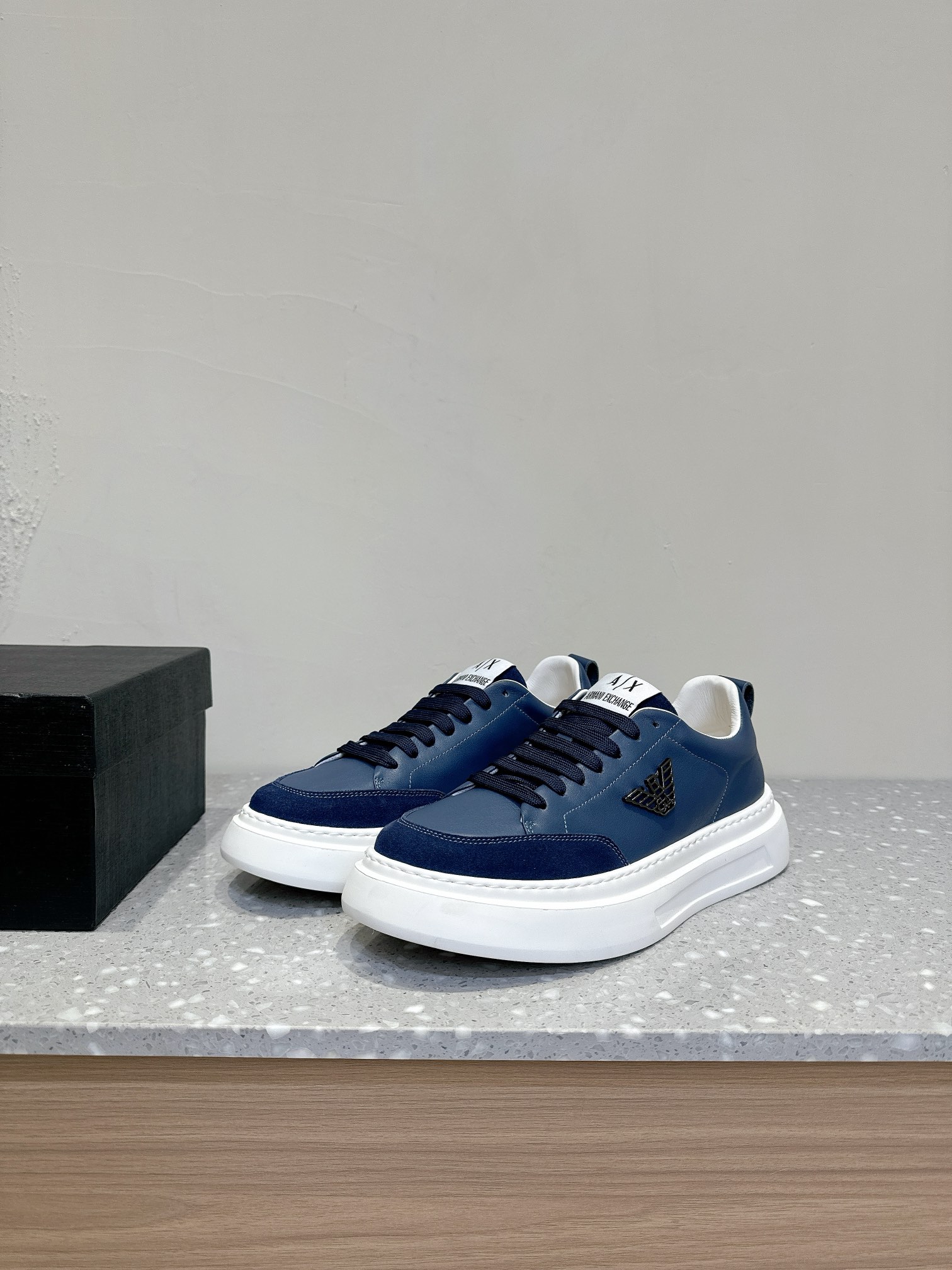 EMPORIO ARMANI EA7 Leisure Sports Shoes with Unique Brand Identity and Sports Style - 图片 3