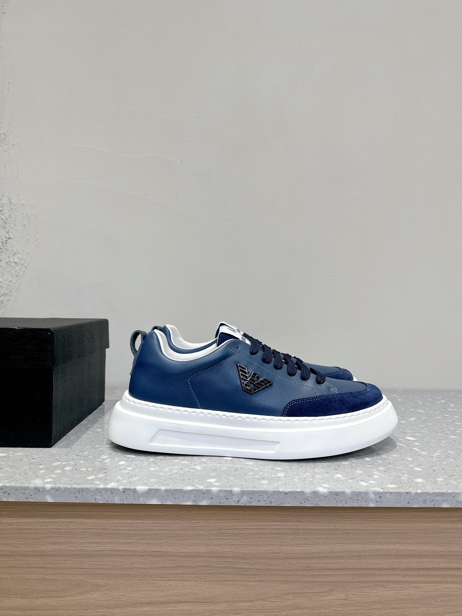 EMPORIO ARMANI EA7 Leisure Sports Shoes with Unique Brand Identity and Sports Style - 图片 5