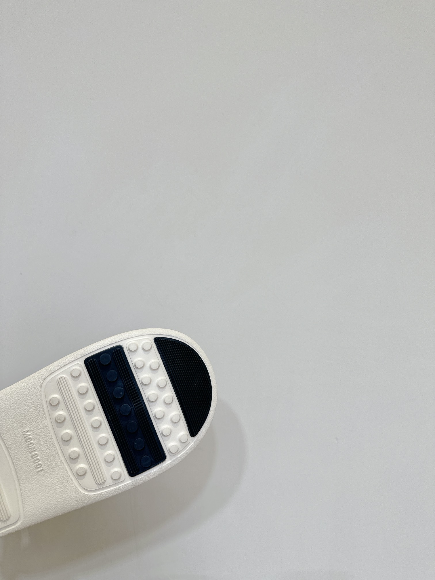 Moon Boot’s 24-Autumn PARK ICON Series: Stylish Snow Boots with Unique Features - 图片 9