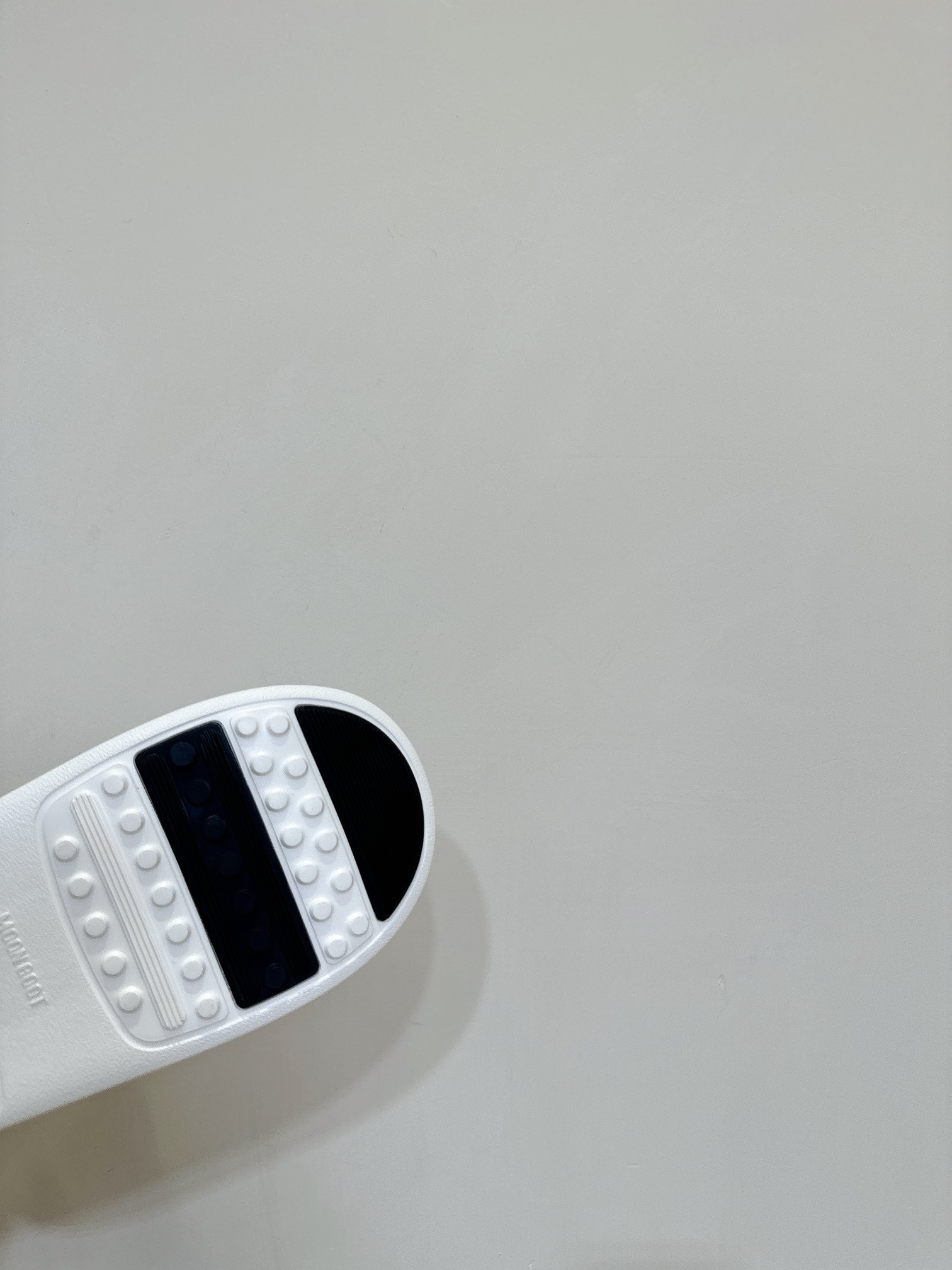 Moon Boot’s 24-Autumn PARK ICON Series: Stylish Snow Boots with Unique Features - 图片 9