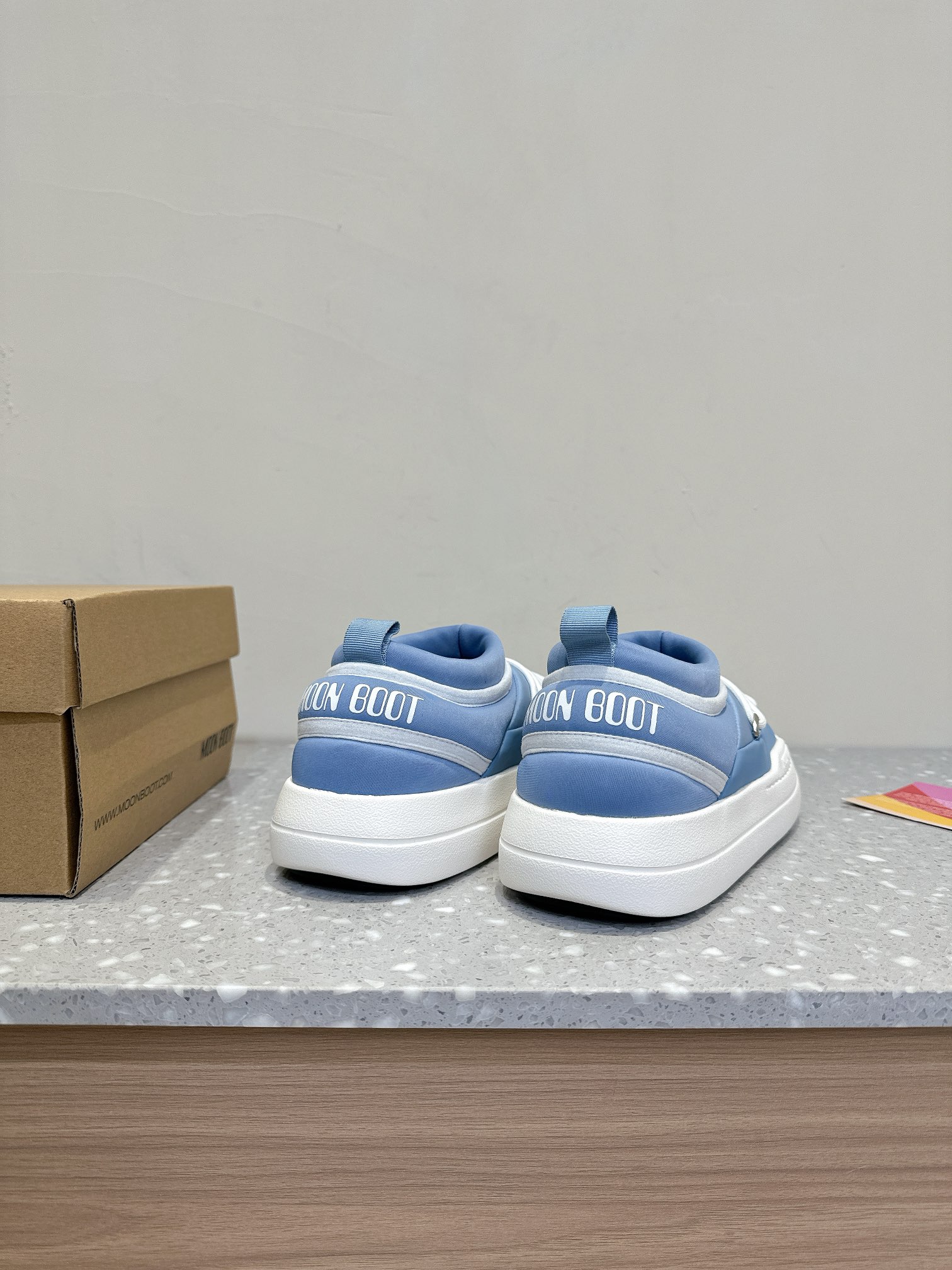 Moon Boot’s Park Icon Series: Waterproof Snow Boots with Sponge Material and Unique Soles - 图片 6