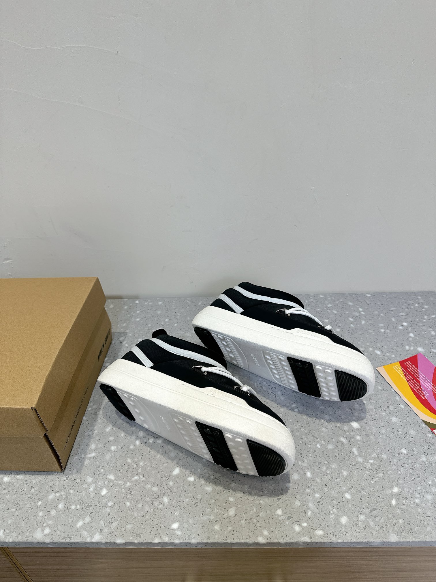 Moon Boot’s 24-Autumn PARK ICON Series: Stylish Snow Boots with Unique Features - 图片 4