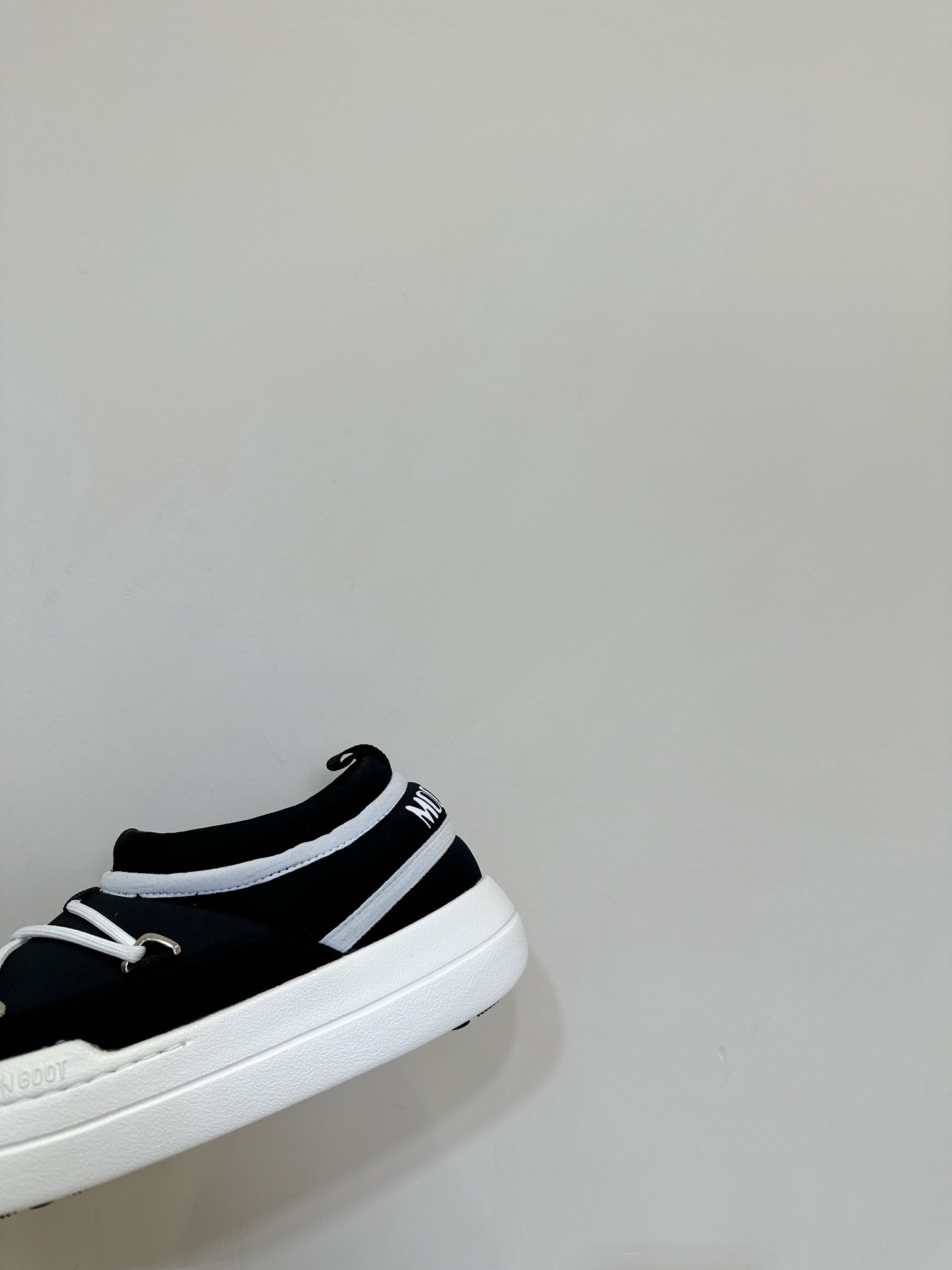 Moon Boot’s 24-Autumn PARK ICON Series: Stylish Snow Boots with Unique Features - 图片 7