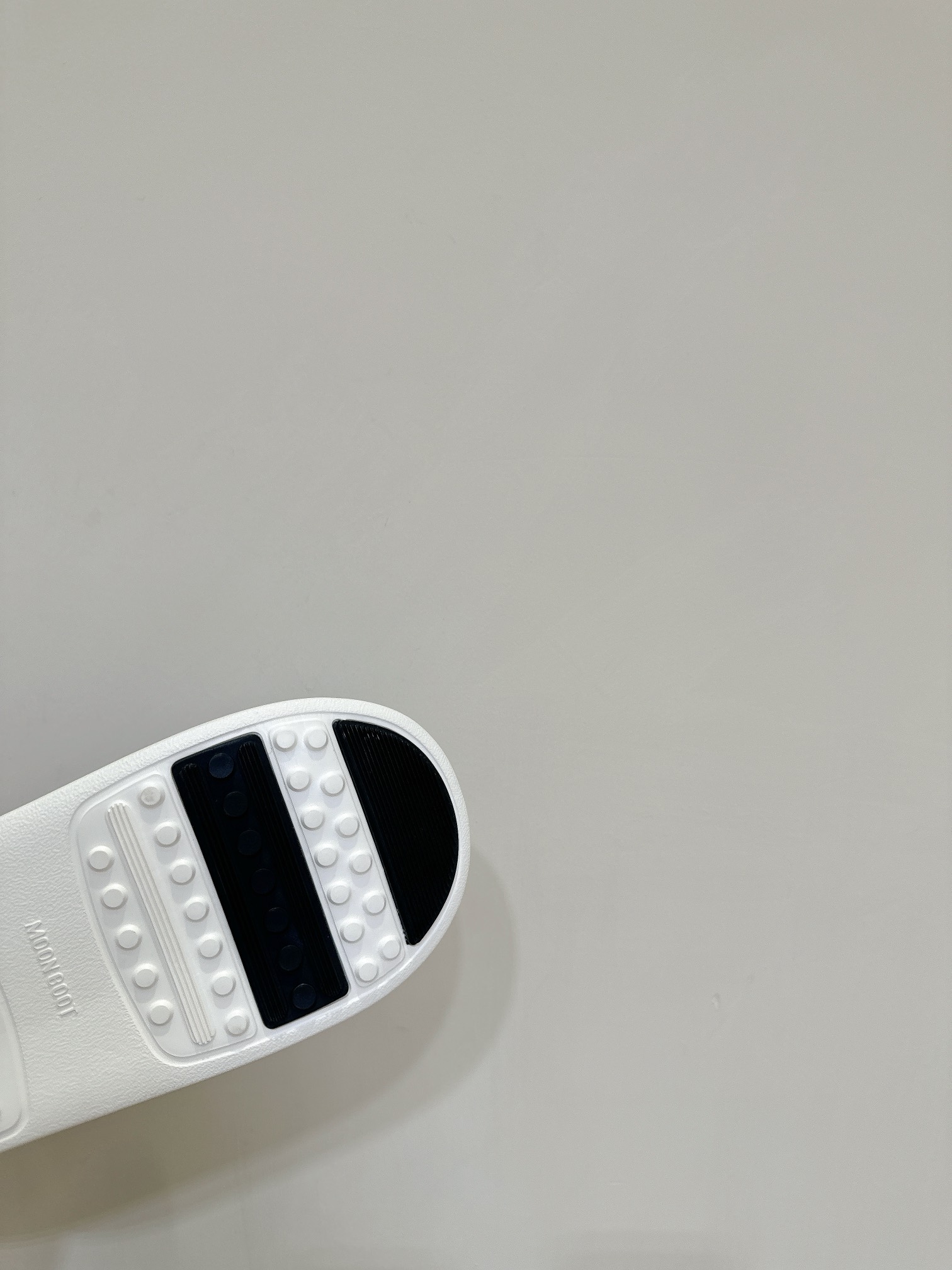 Moon Boot’s 24-Autumn PARK ICON Series: Stylish Snow Boots with Unique Features - 图片 9