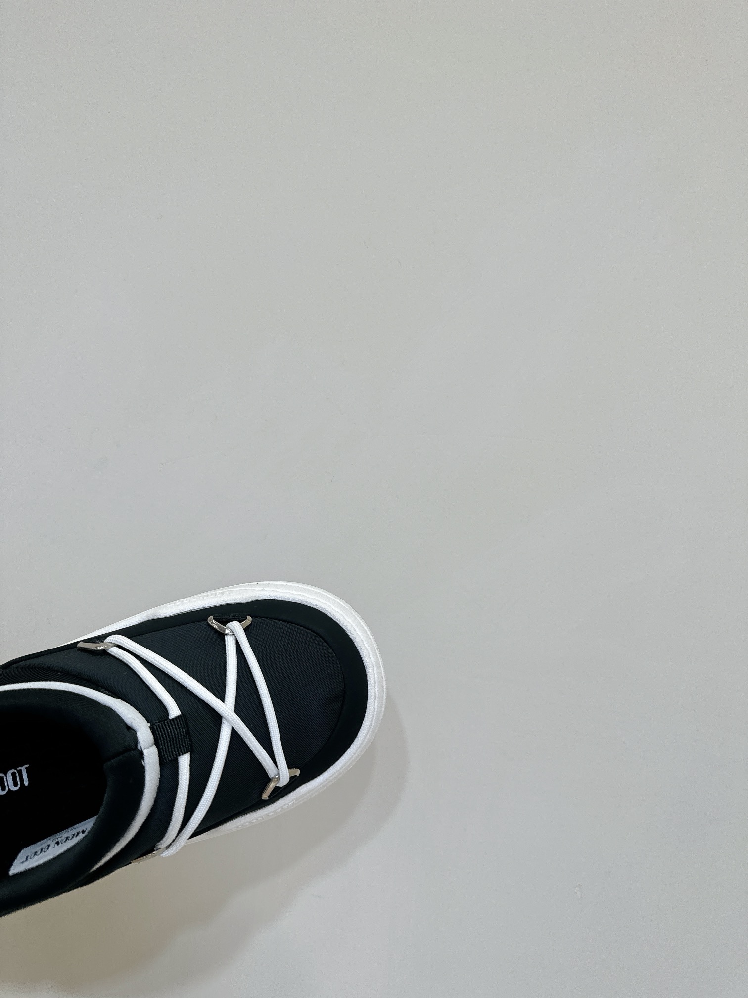 Moon Boot’s 24-Autumn PARK ICON Series: Stylish Snow Boots with Unique Features - 图片 8