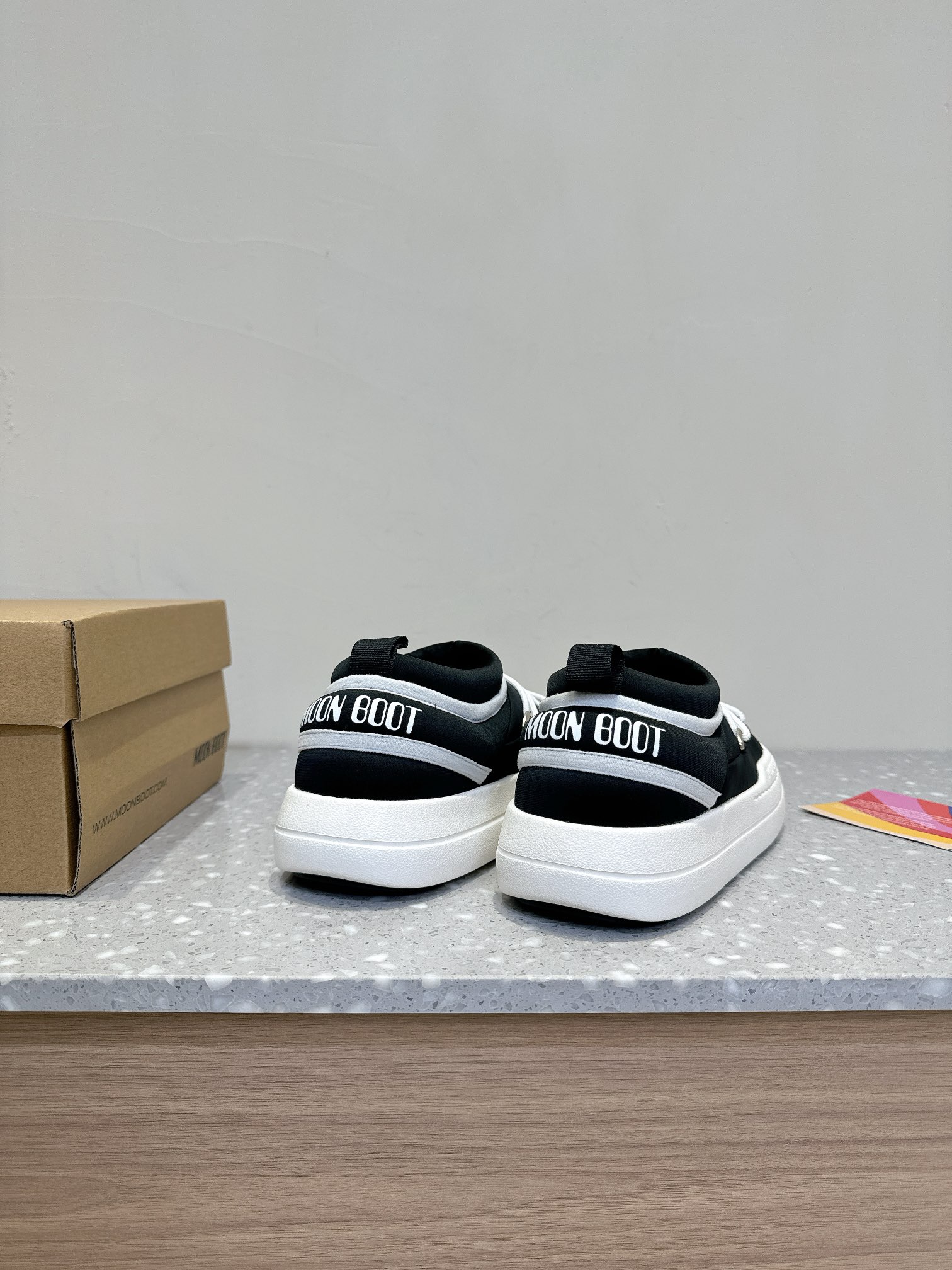 Moon Boot’s 24-Autumn PARK ICON Series: Stylish Snow Boots with Unique Features - 图片 6