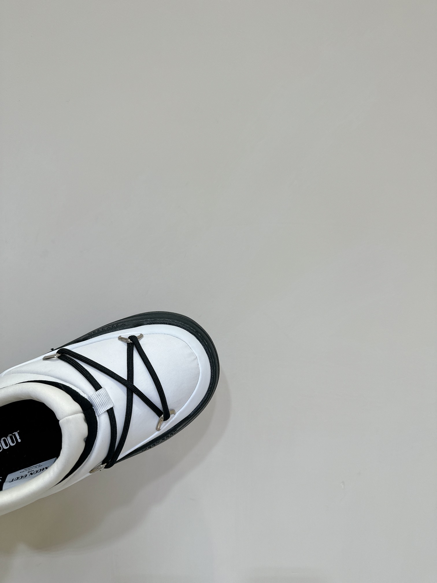 Moon Boot’s 24-Autumn PARK ICON Series: Stylish Snow Boots with Unique Features - 图片 8