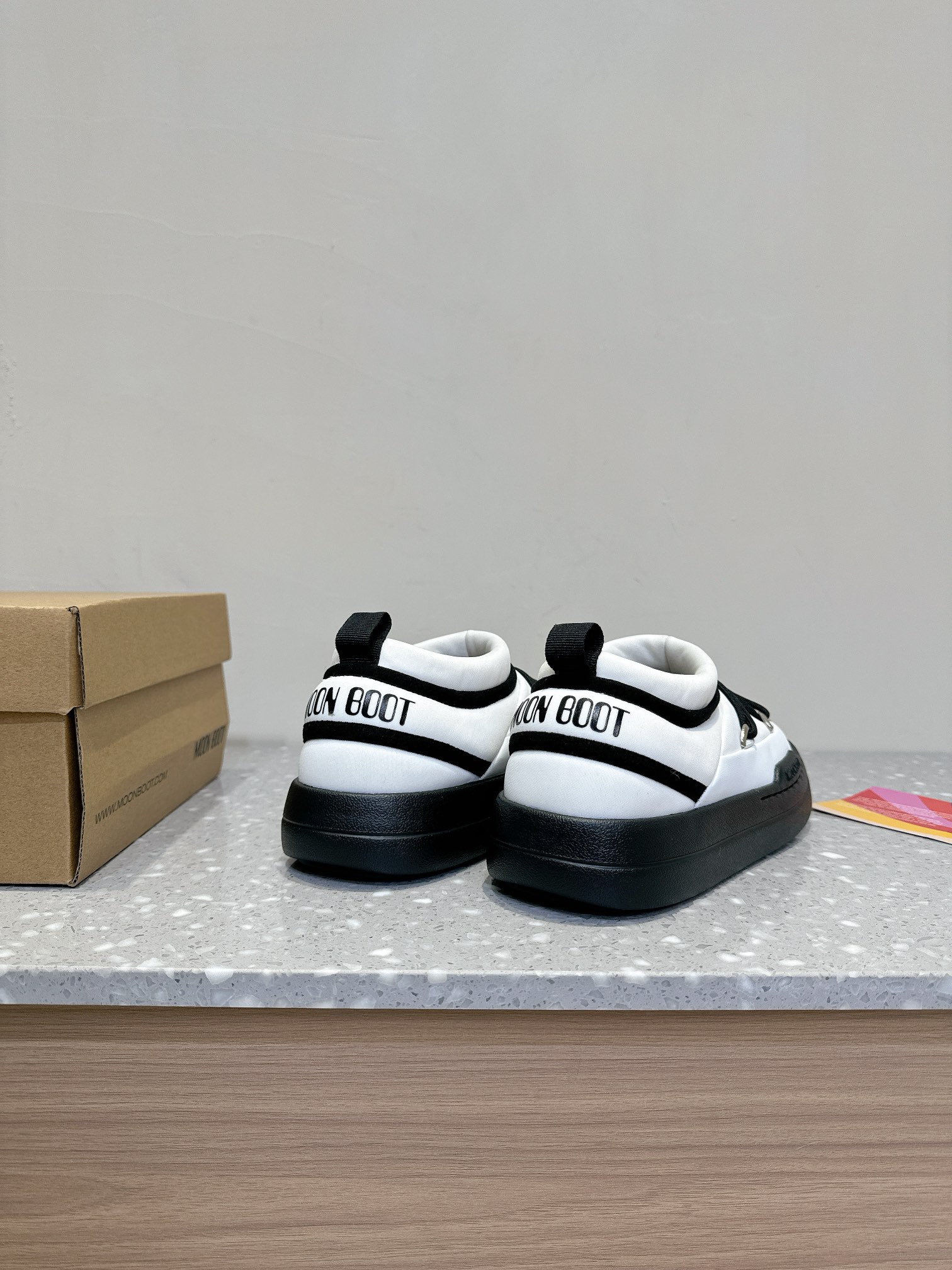 Moon Boot’s 24-Autumn PARK ICON Series: Stylish Snow Boots with Unique Features - 图片 6