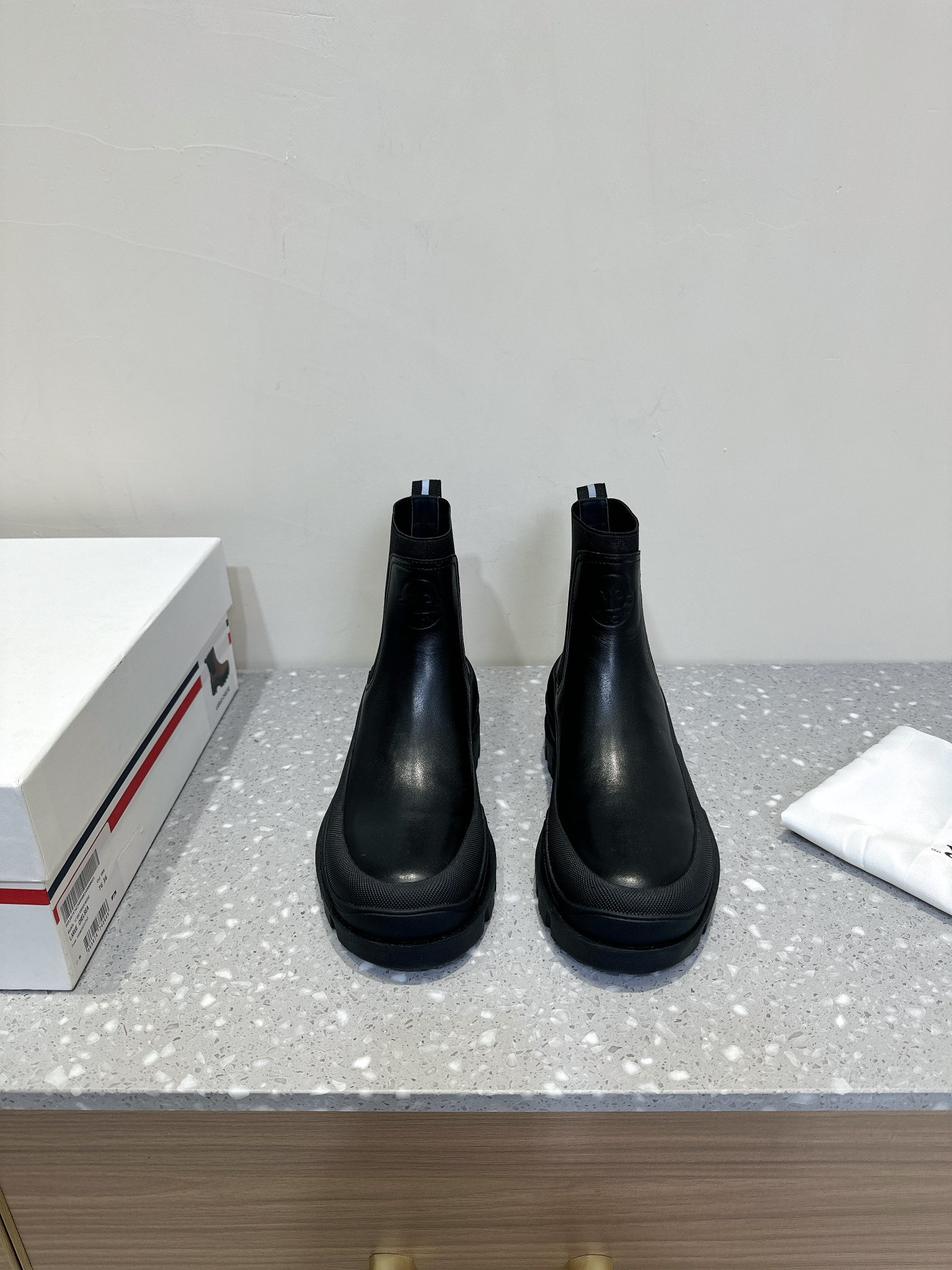 Moncler Union Lightweight Field Boots for Autumn and Winter Adventures - 图片 1