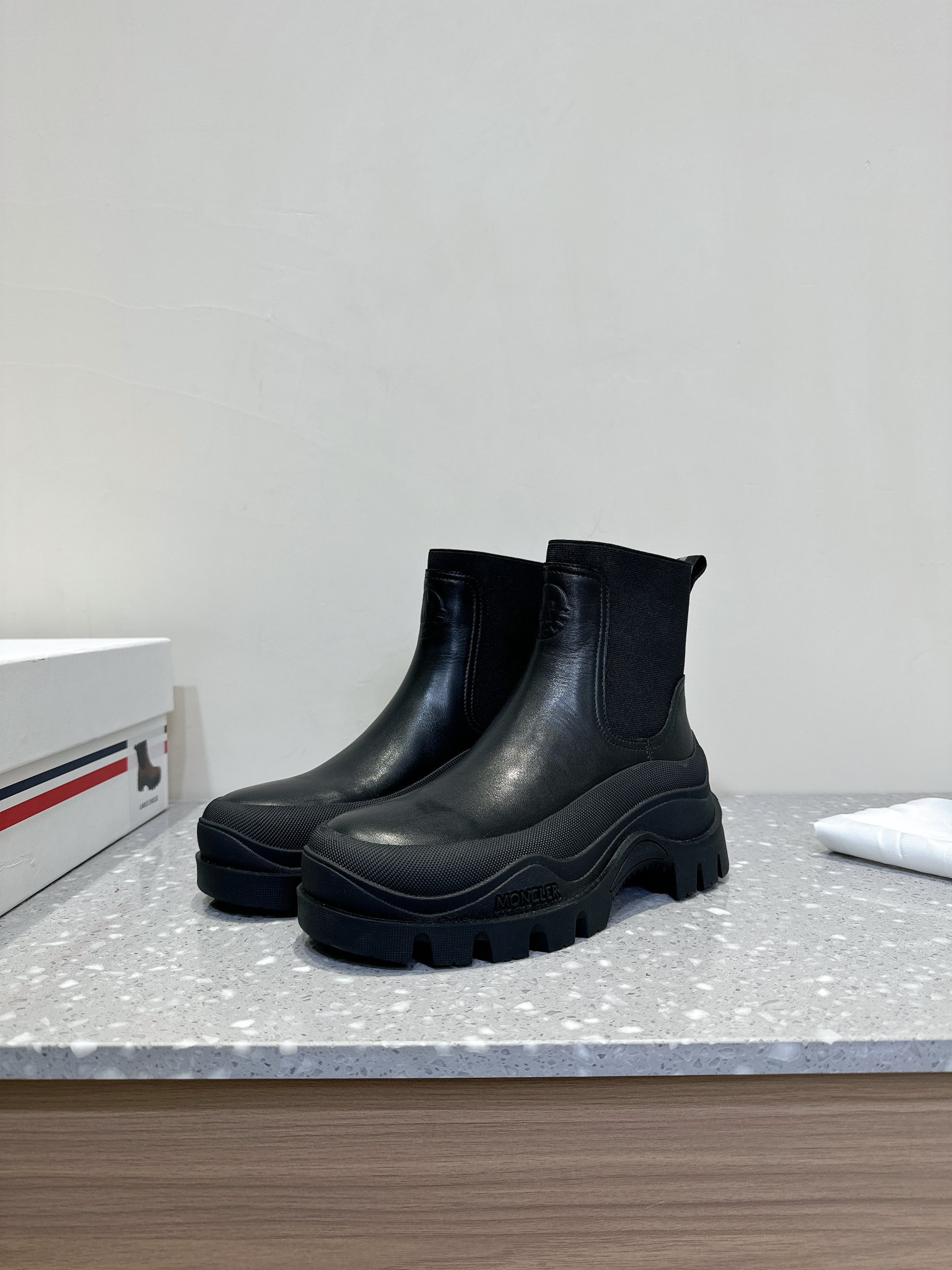 Moncler Union Lightweight Field Boots for Autumn and Winter Adventures - 图片 3