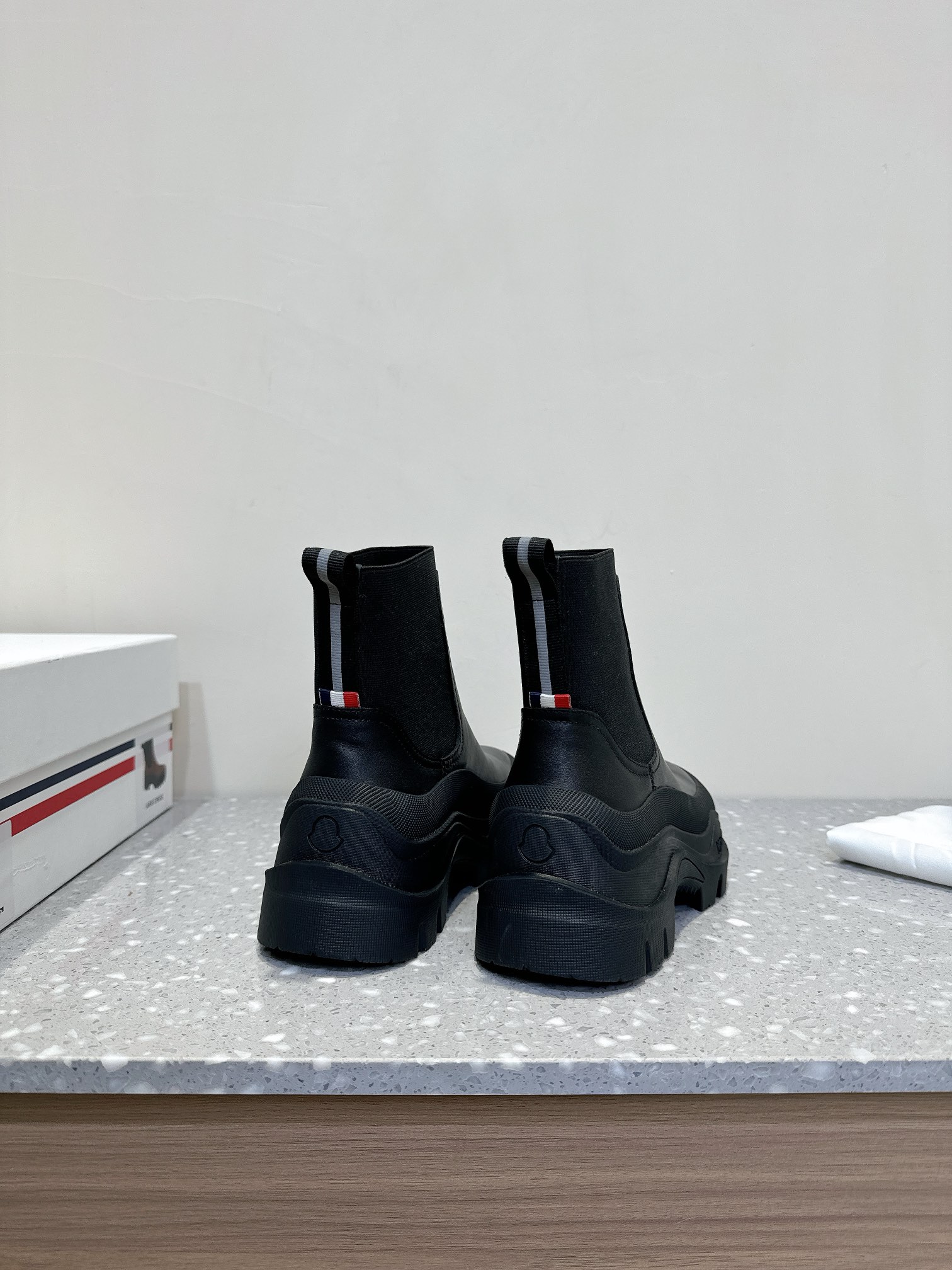 Moncler Union Lightweight Field Boots for Autumn and Winter Adventures - 图片 6