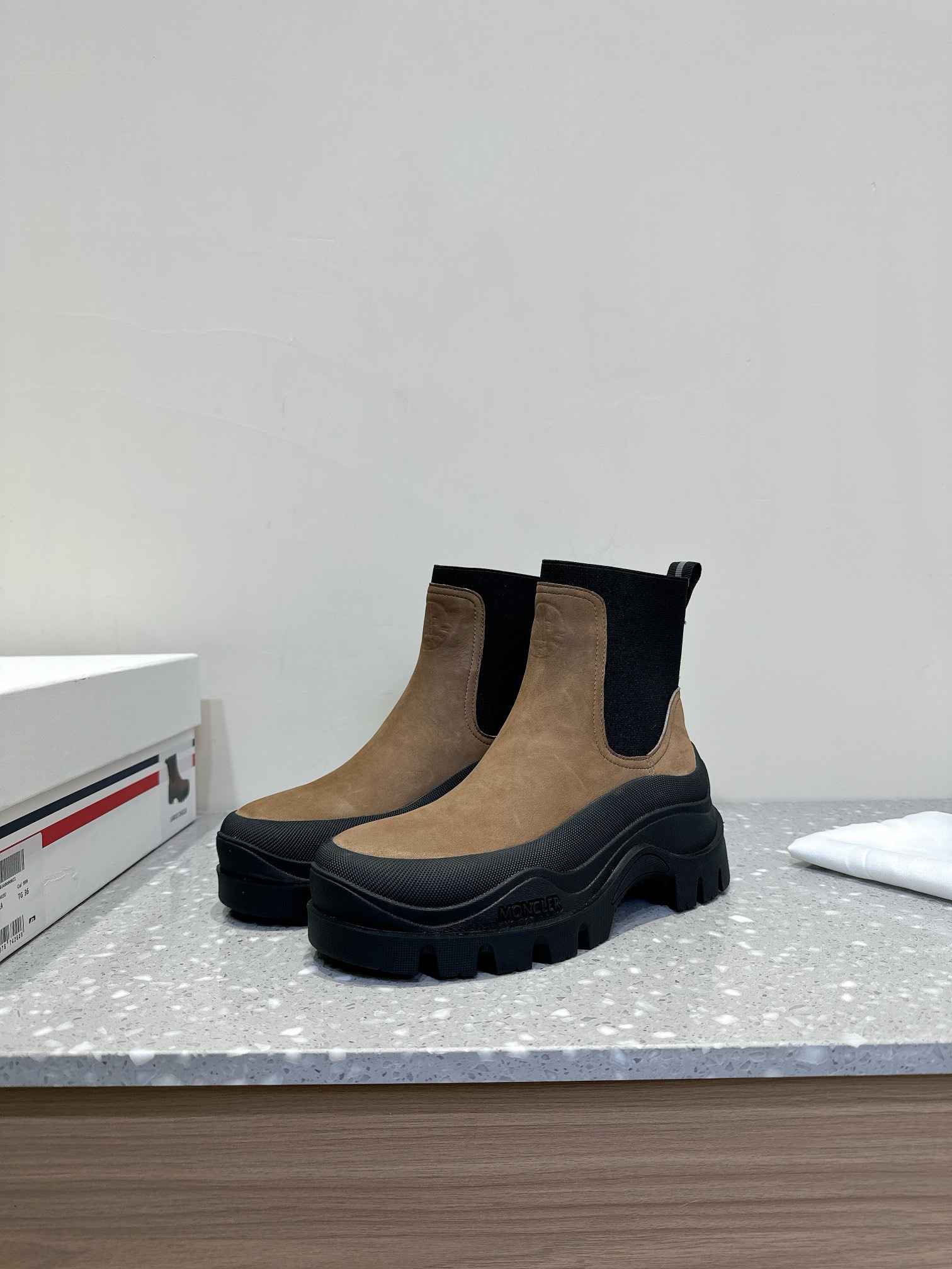 Moncler Union 24s Light Field Boots: Comfortable, Stylish, and Versatile - 图片 3