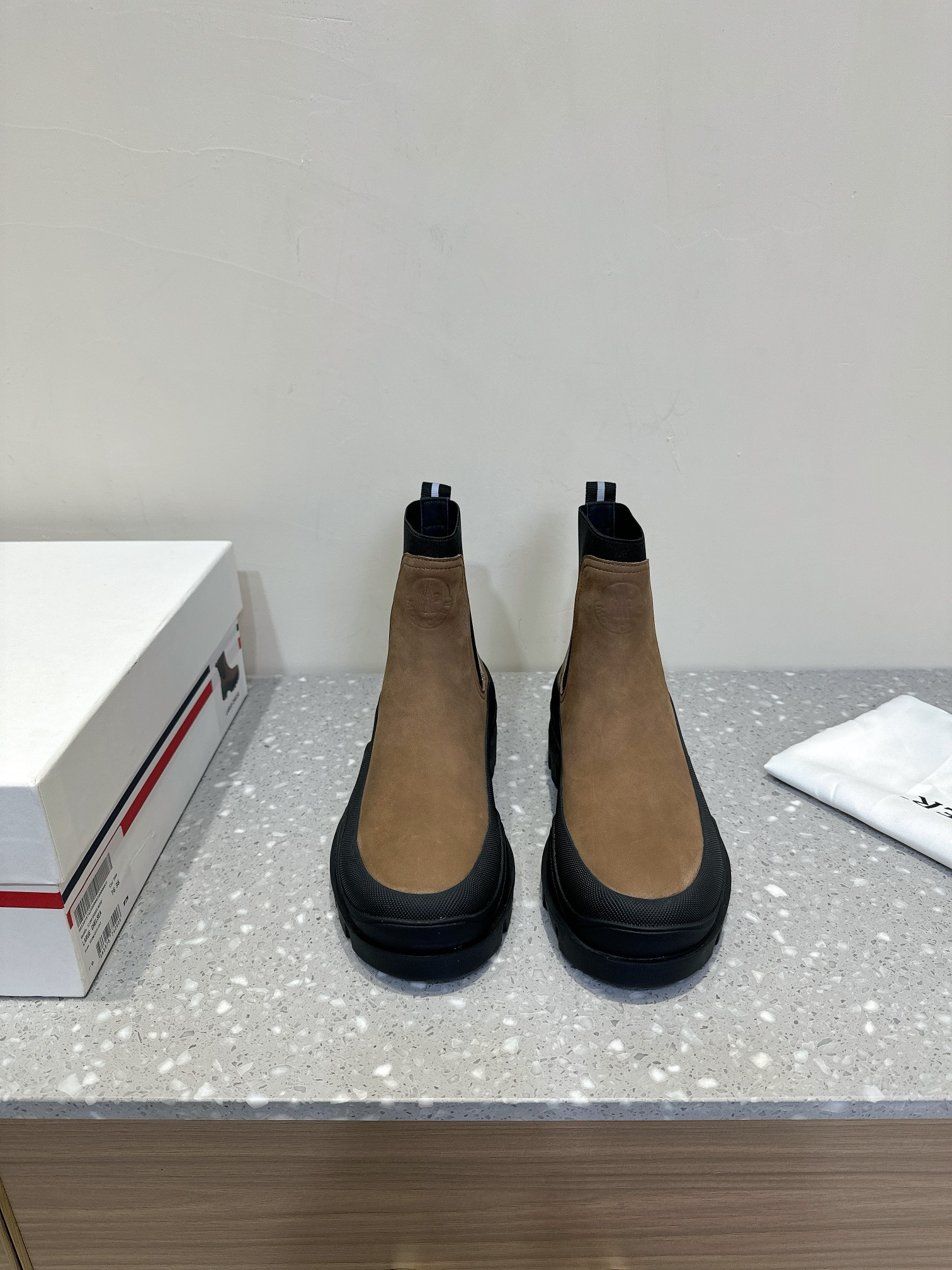 Moncler Union 24s Light Field Boots: Comfortable, Stylish, and Versatile - 图片 1