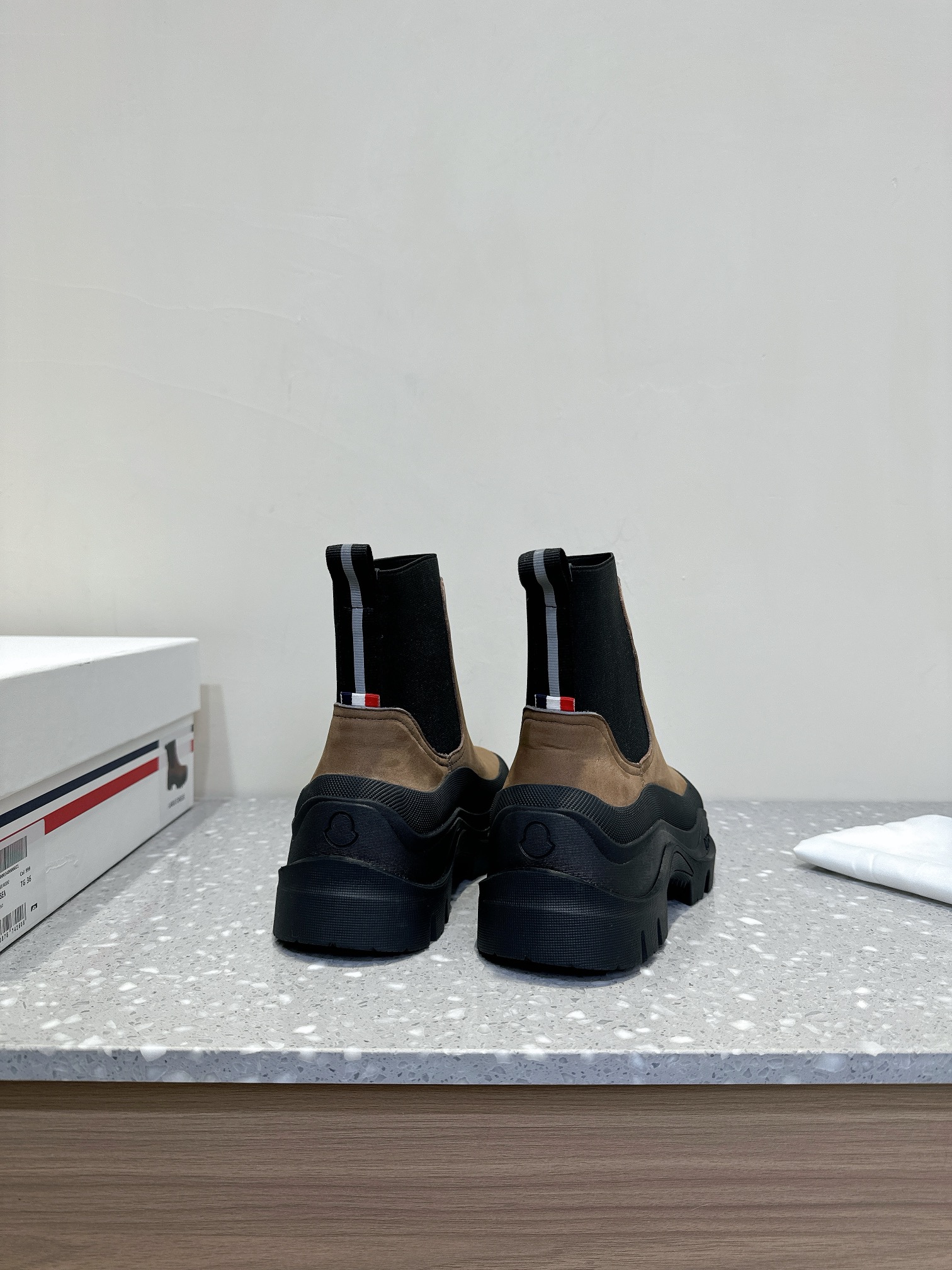 Moncler Union 24s Light Field Boots: Comfortable, Stylish, and Versatile - 图片 6