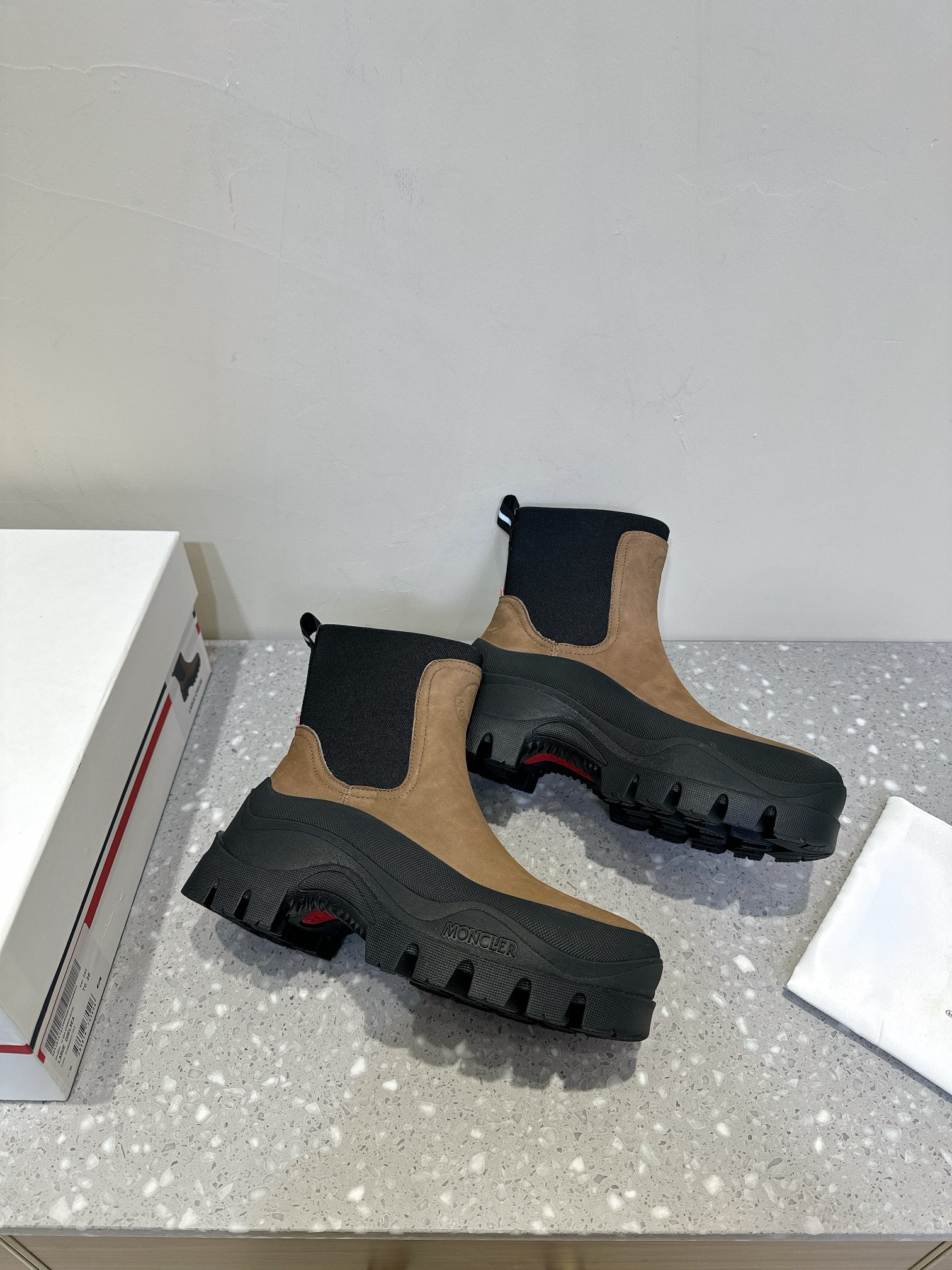 Moncler Union 24s Light Field Boots: Comfortable, Stylish, and Versatile - 图片 4