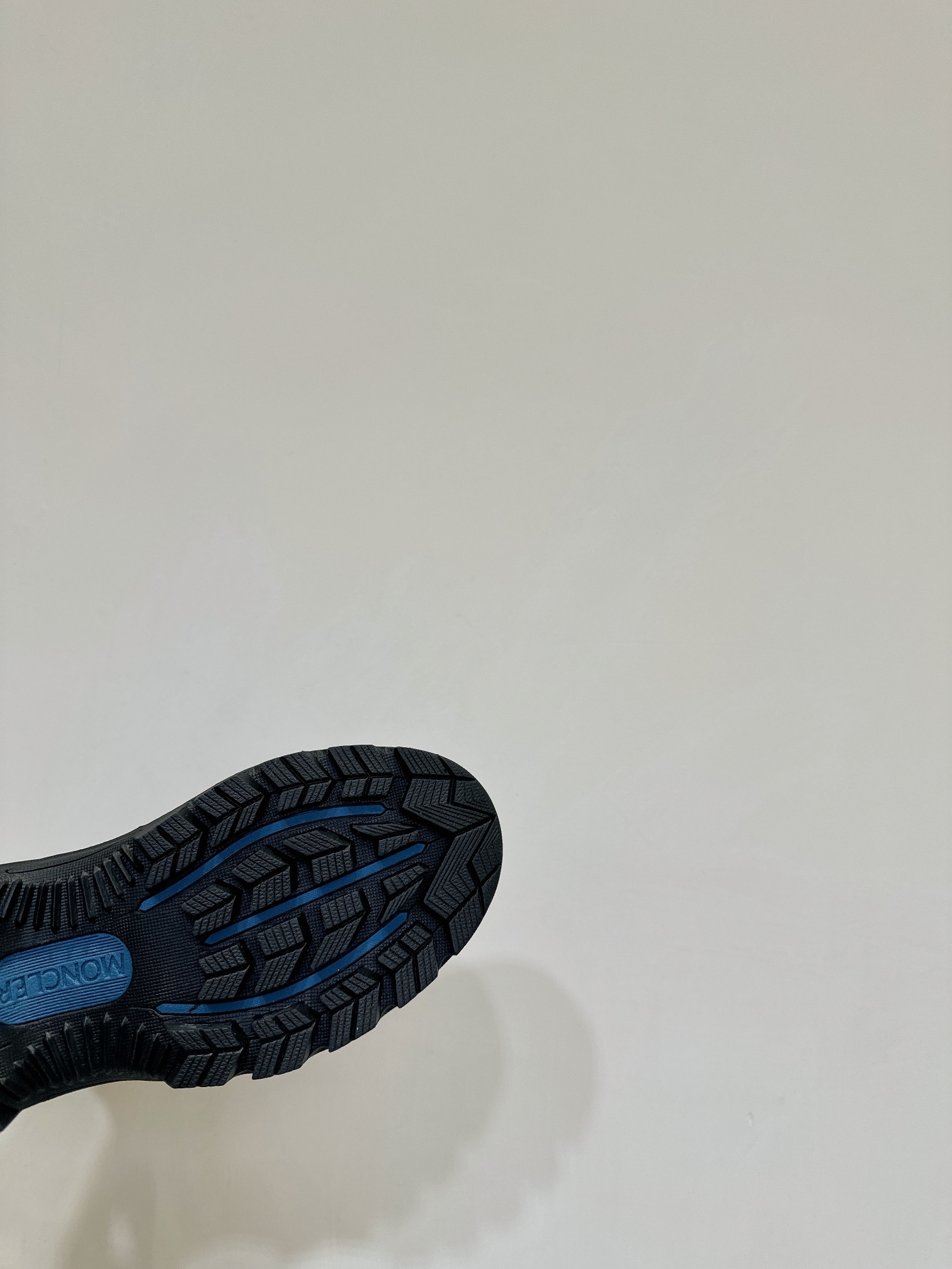 Moncler Union 24s Light Field Boots for Autumn and Winter Adventures - 图片 9