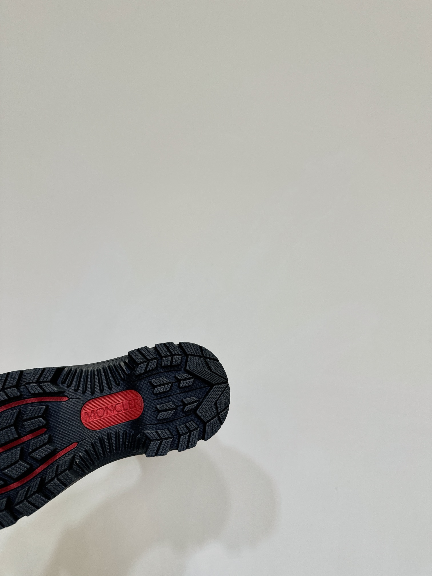 Moncler Union 24s Light Field Boots: Comfortable, Stylish, and Durable for Winter Adventures - 图片 9