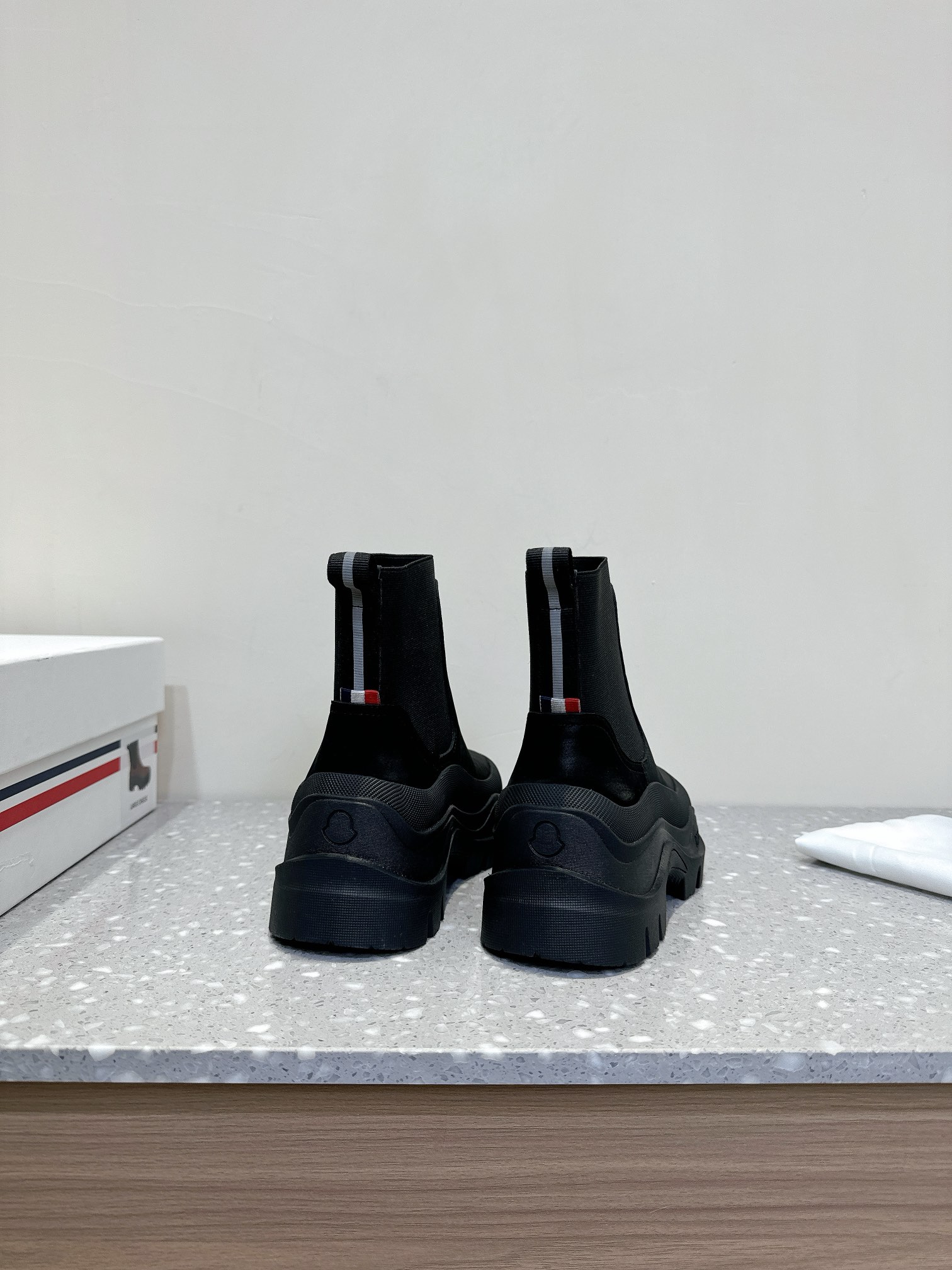 Moncler Union 24s Light Field Boots: Comfortable, Stylish, and Durable for Winter Adventures - 图片 6
