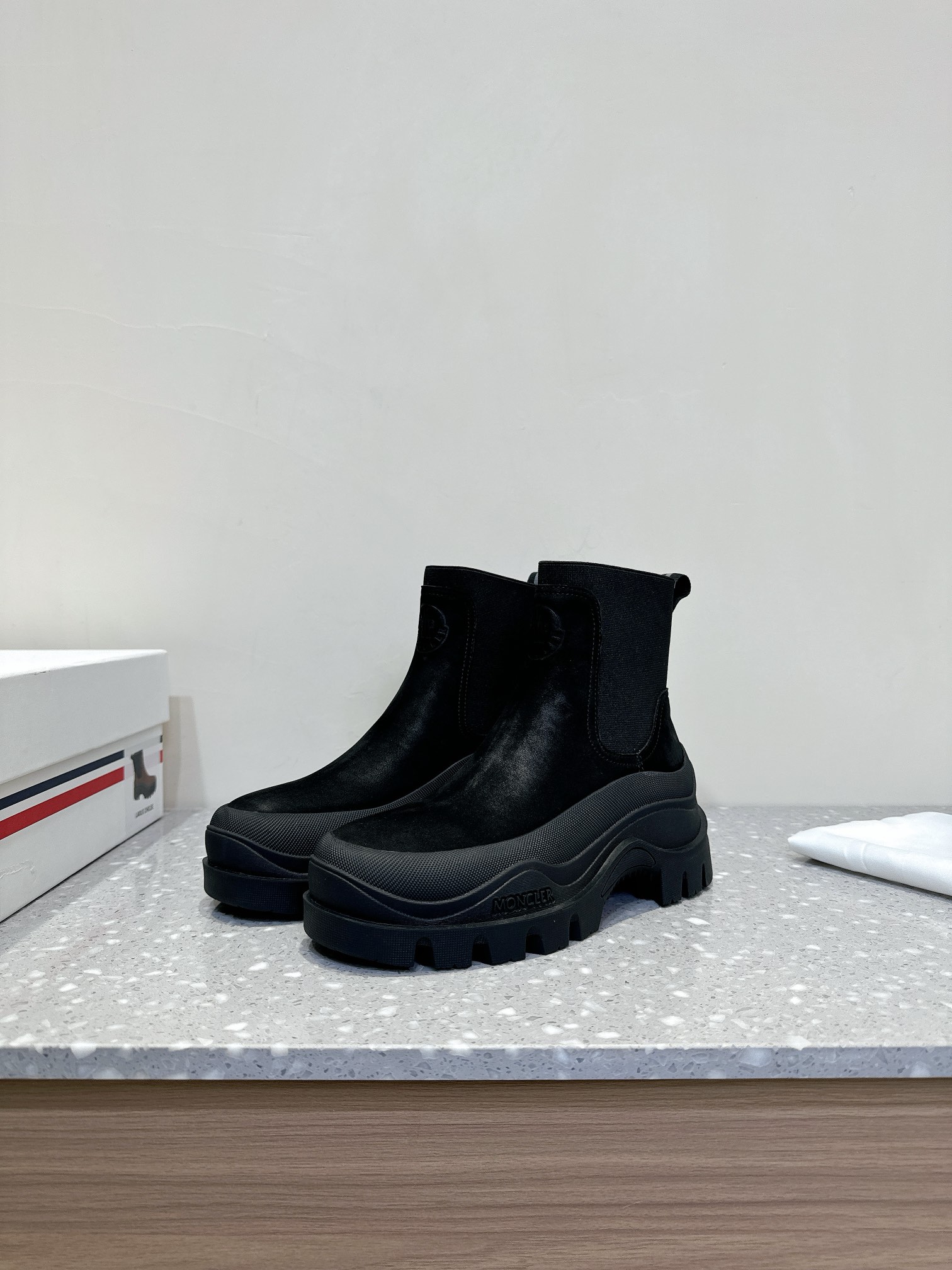 Moncler Union 24s Light Field Boots: Comfortable, Stylish, and Durable for Winter Adventures - 图片 3