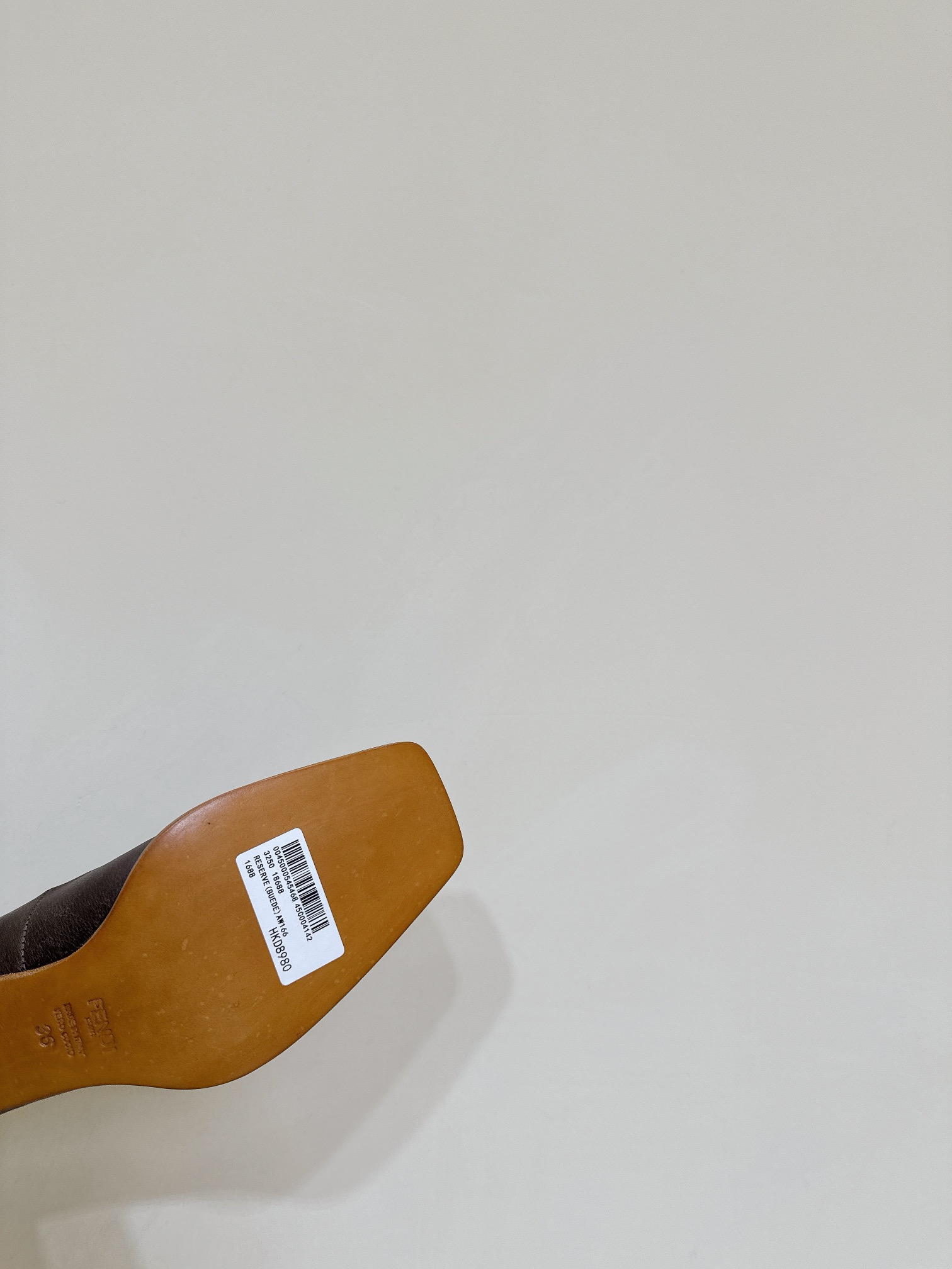 FENDI 24SS Shoe Collection: Premium Materials, Unique Design, Customizable Options - 图片 9