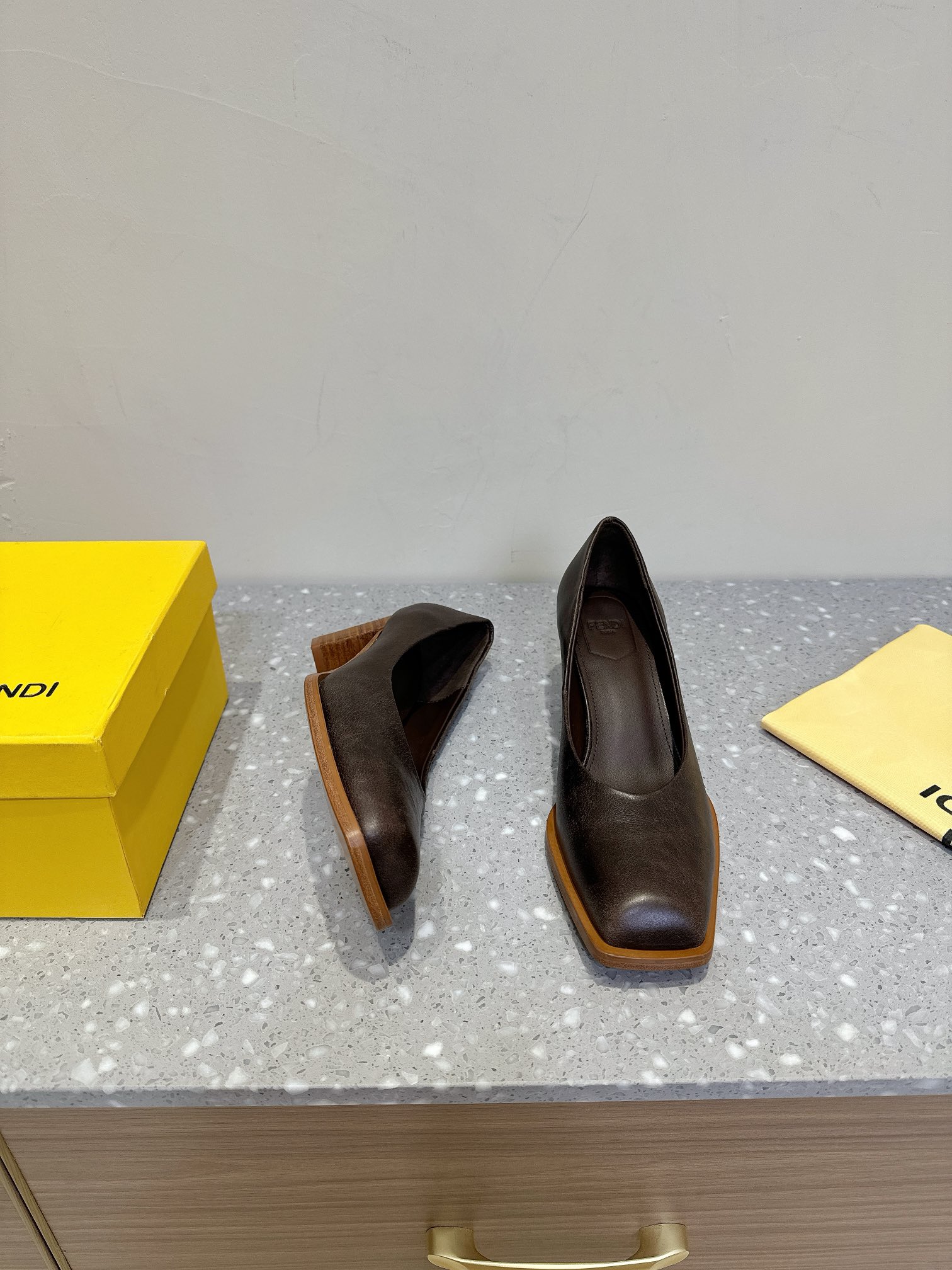 FENDI 24SS Shoe Collection: Premium Materials, Unique Design, Customizable Options - 图片 3