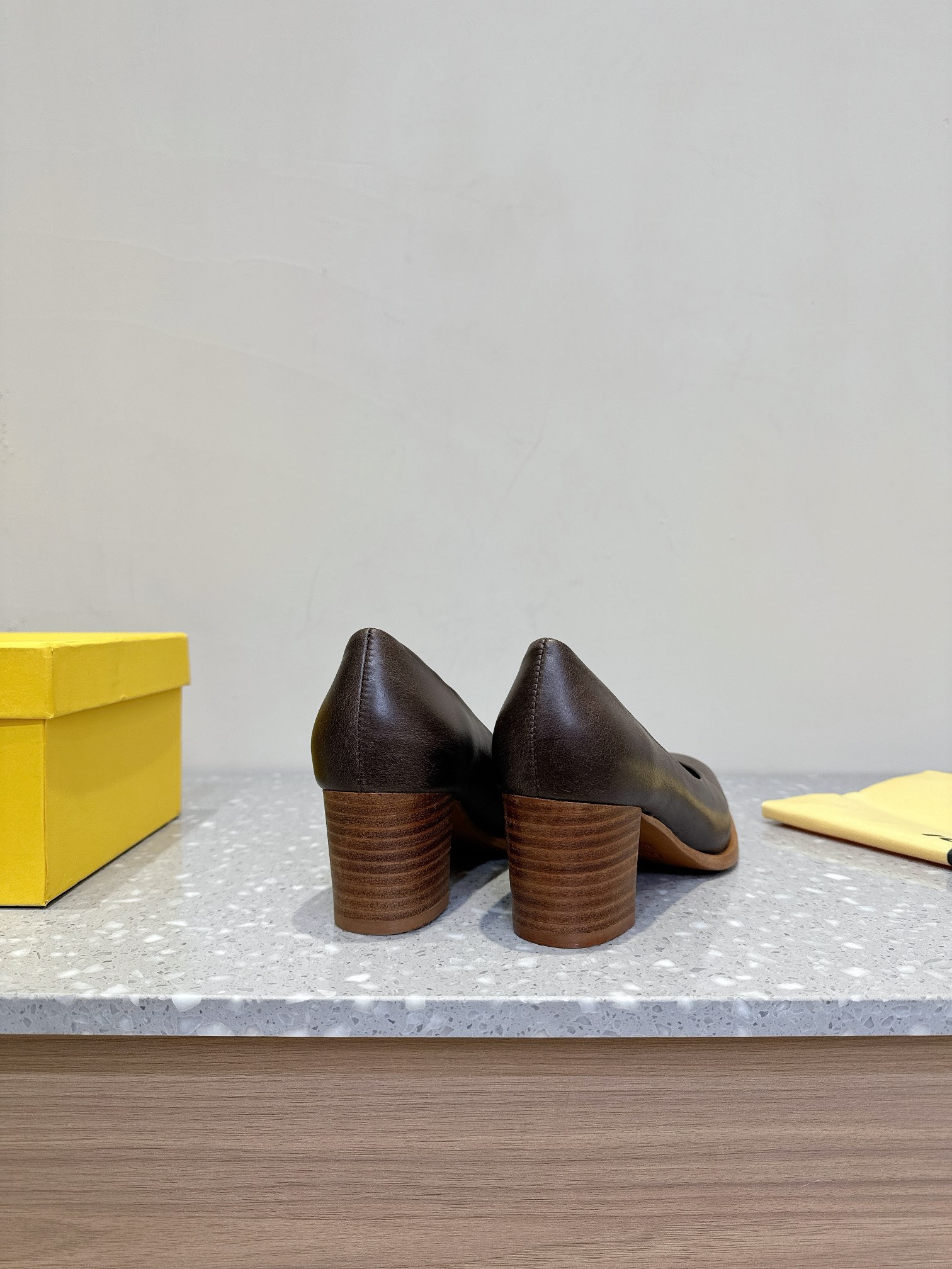 FENDI 24SS Shoe Collection: Premium Materials, Unique Design, Customizable Options - 图片 6