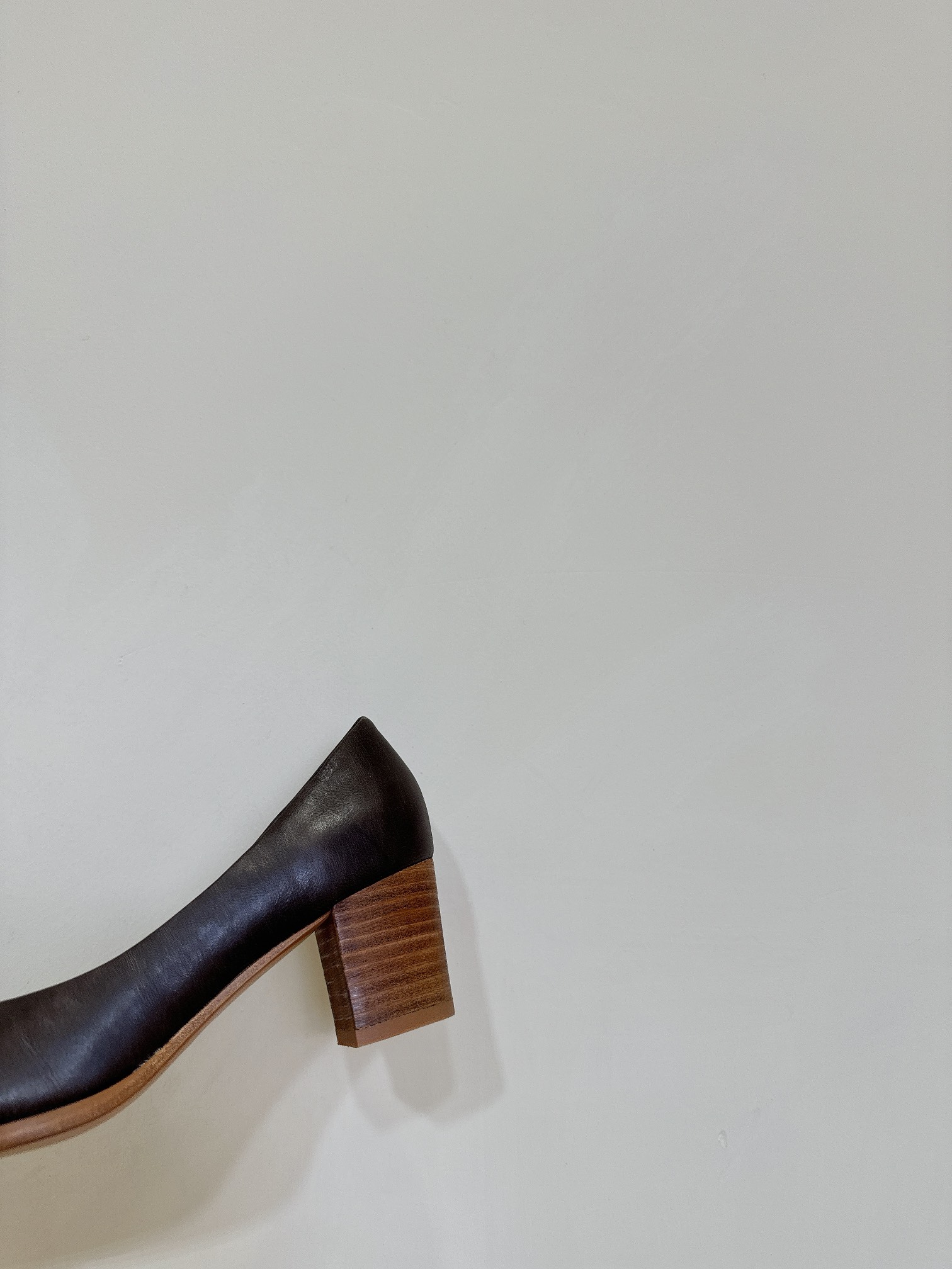 FENDI 24SS Shoe Collection: Premium Materials, Unique Design, Customizable Options - 图片 7
