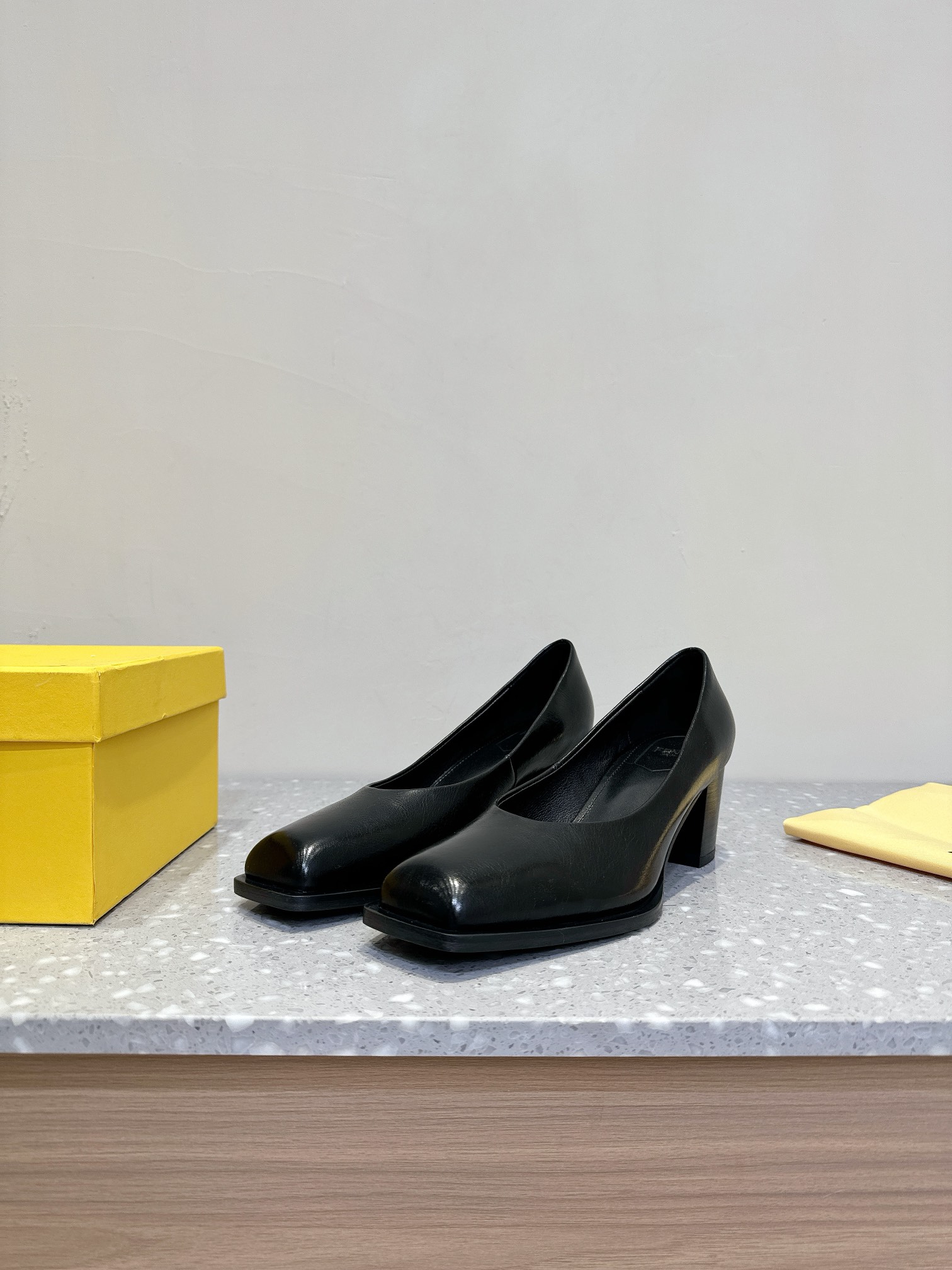 FENDI 24SS Shoes: Custom Cattle and Sheep Skin, 5cm Height, Customized Bottom - 图片 2