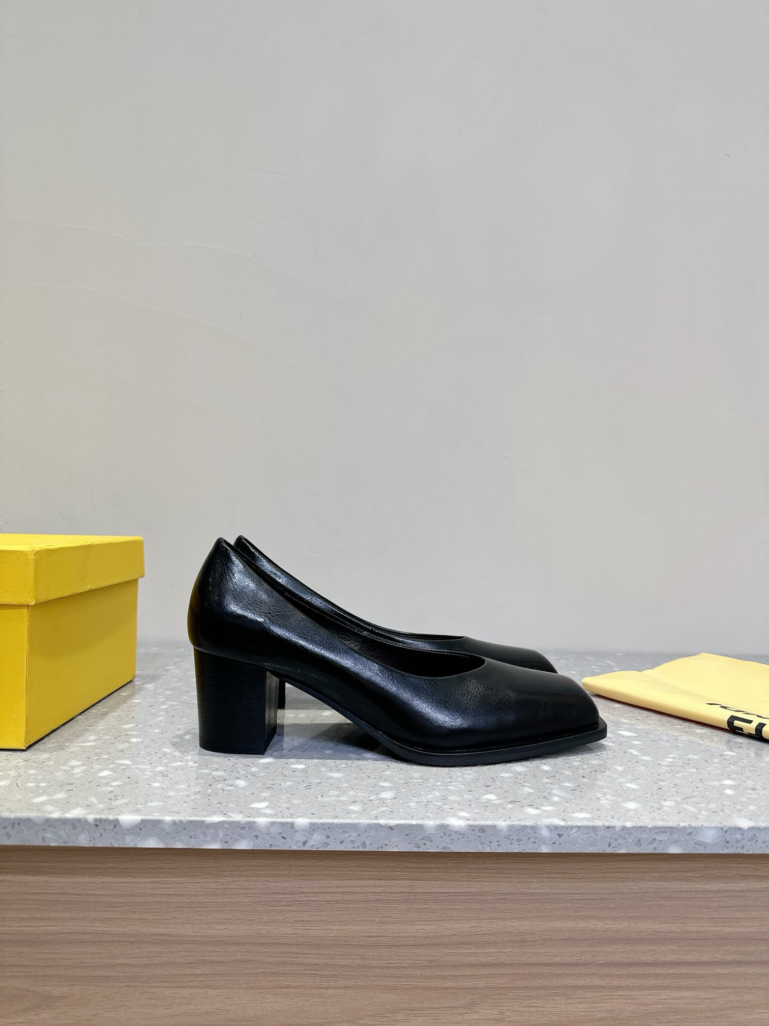 FENDI 24SS Shoes: Custom Cattle and Sheep Skin, 5cm Height, Customized Bottom - 图片 4