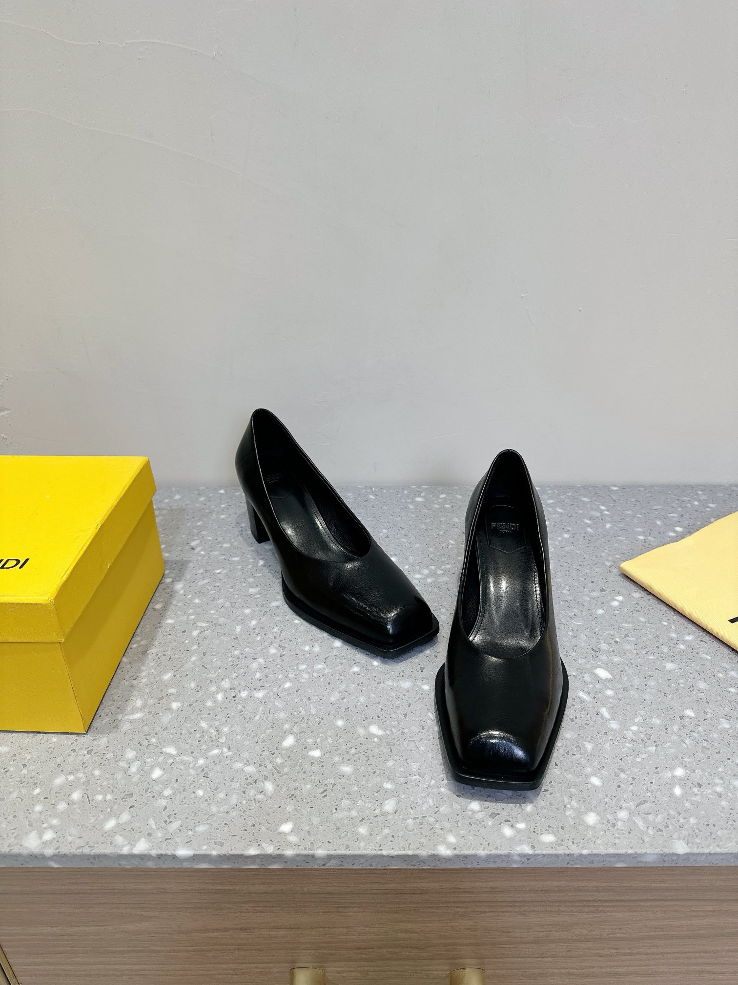 FENDI 24SS Shoes: Custom Cattle and Sheep Skin, 5cm Height, Customized Bottom - 图片 3