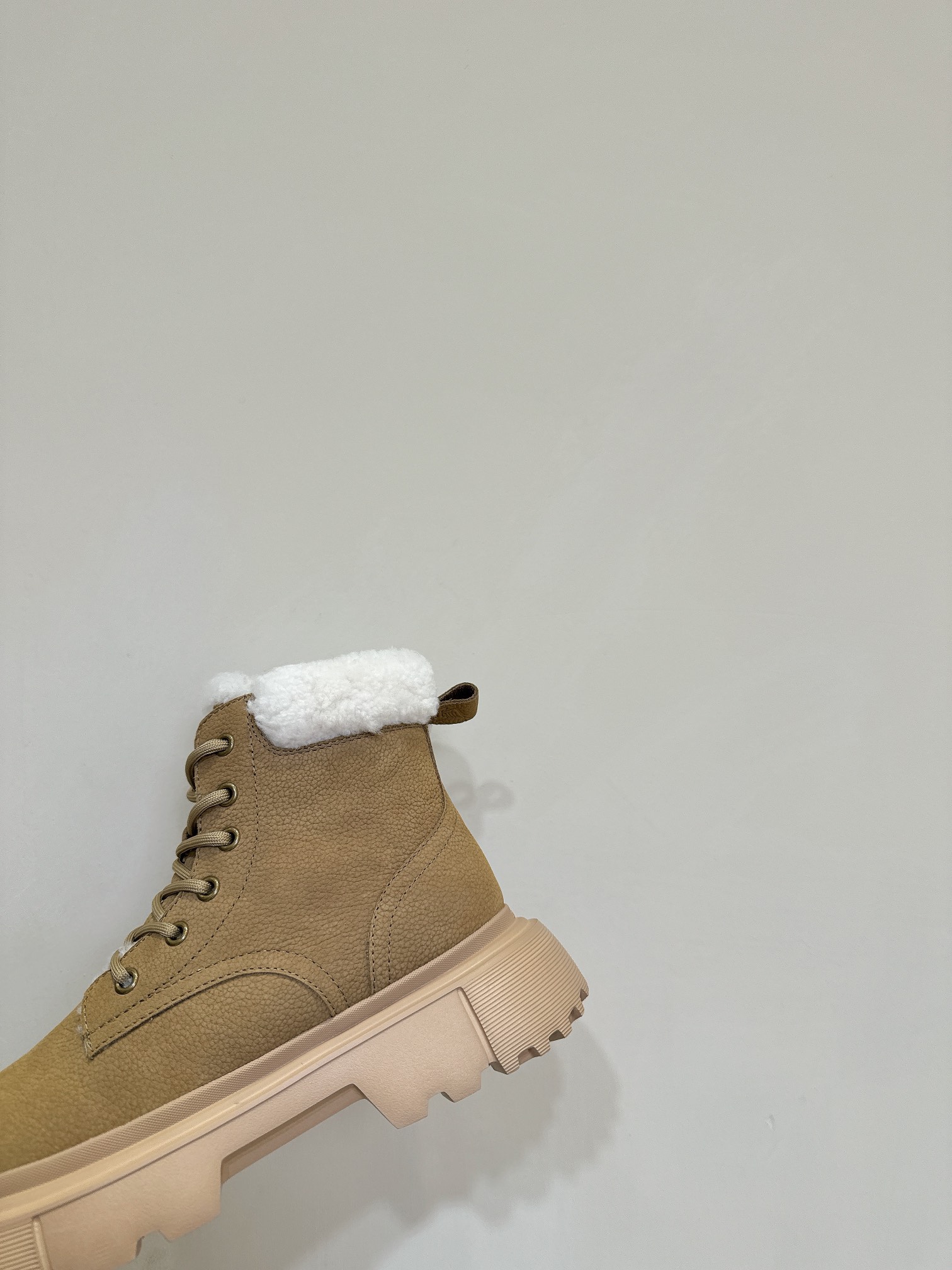 HOGAN 24ss Lambskin Snow Boots for Winter: Warm, Comfortable, and Stylish - 图片 7