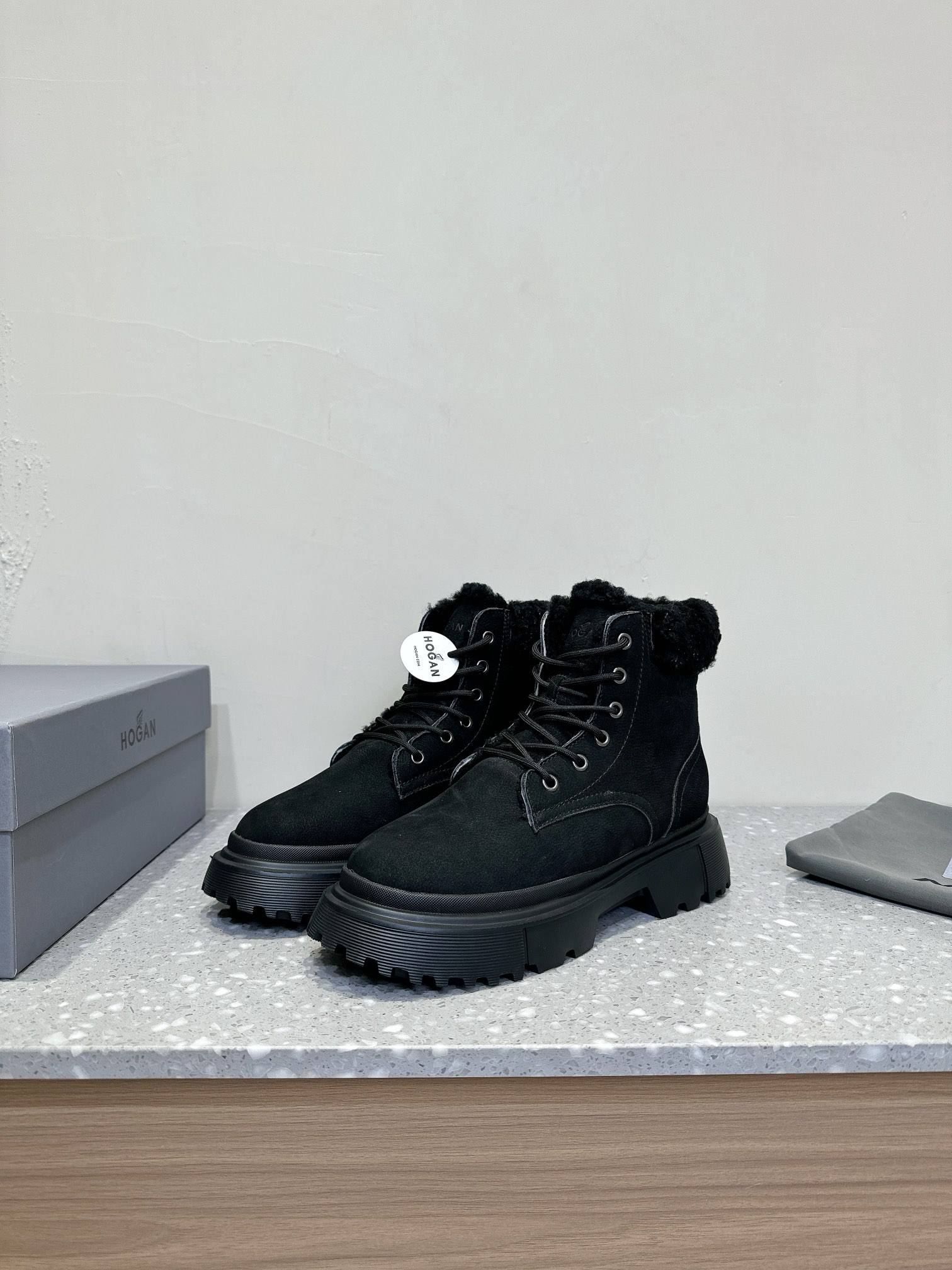 HOGAN 24ss Lambskin Snow Boots: Warm, Comfortable, Unique Design, Perfect for Winter