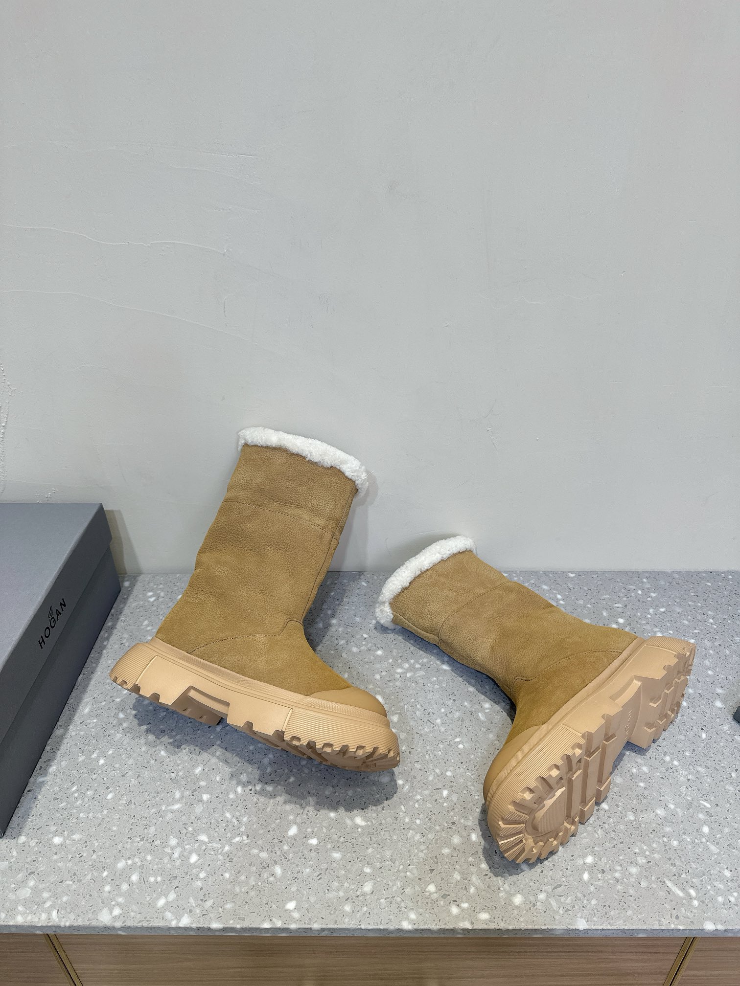 HOGAN 24ss Lambskin Snow Boots: Warm, Comfortable, and Stylish for Winter - 图片 5