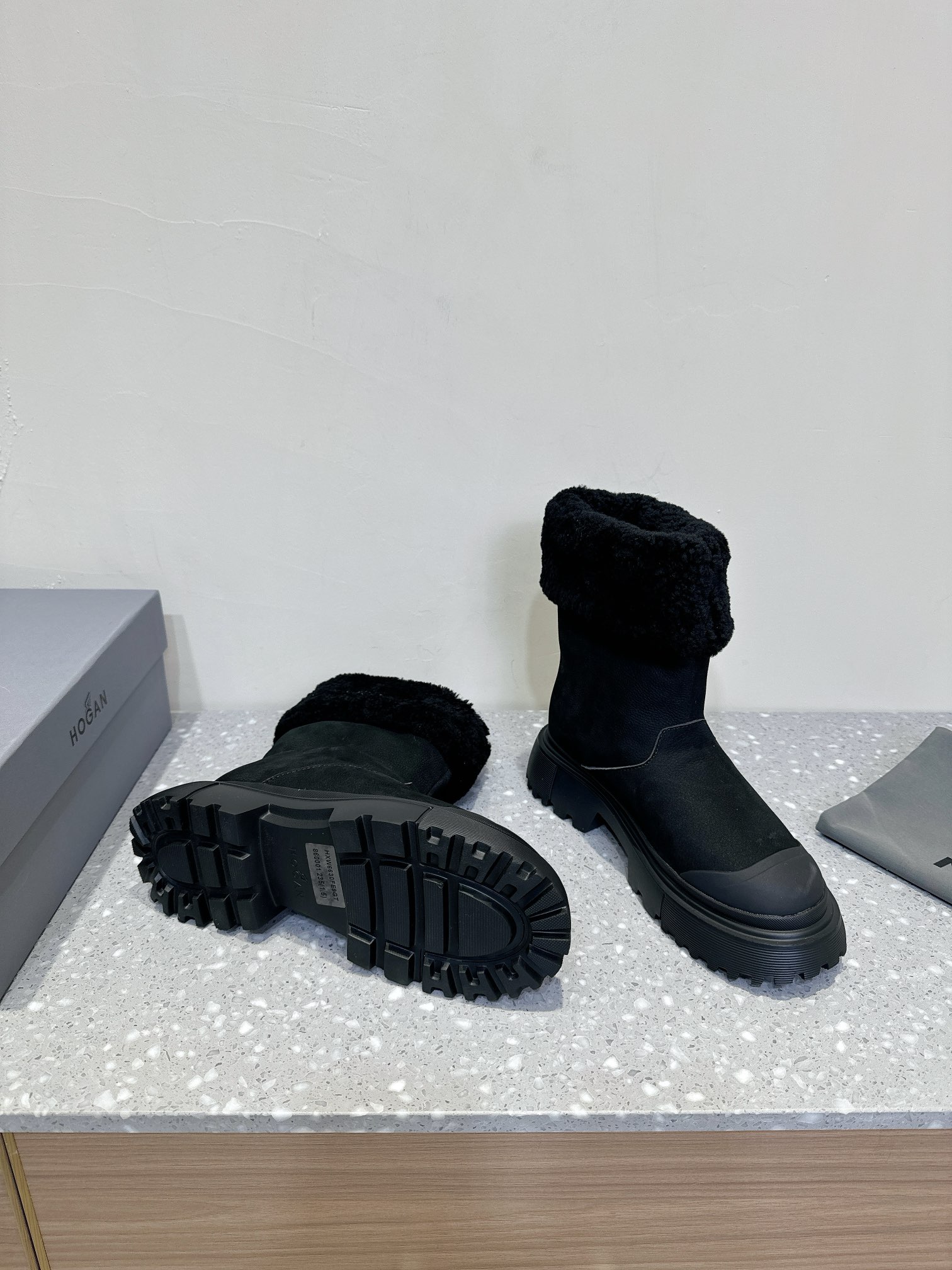 HOGAN 24ss Lambskin Snow Boots for Autumn/Winter: Warm, Comfortable, and Stylish - 图片 3