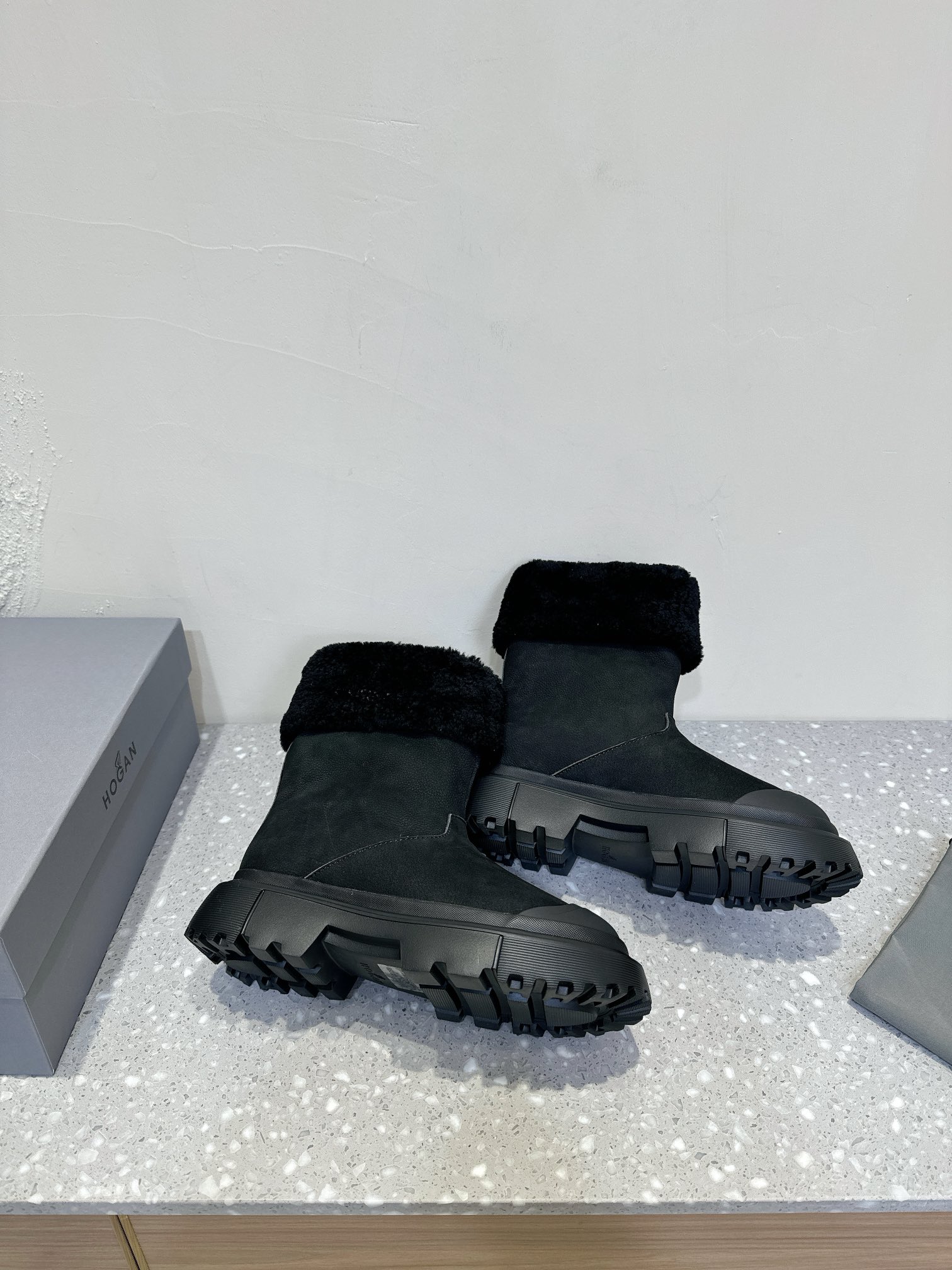 HOGAN 24ss Lambskin Snow Boots for Autumn/Winter: Warm, Comfortable, and Stylish - 图片 4
