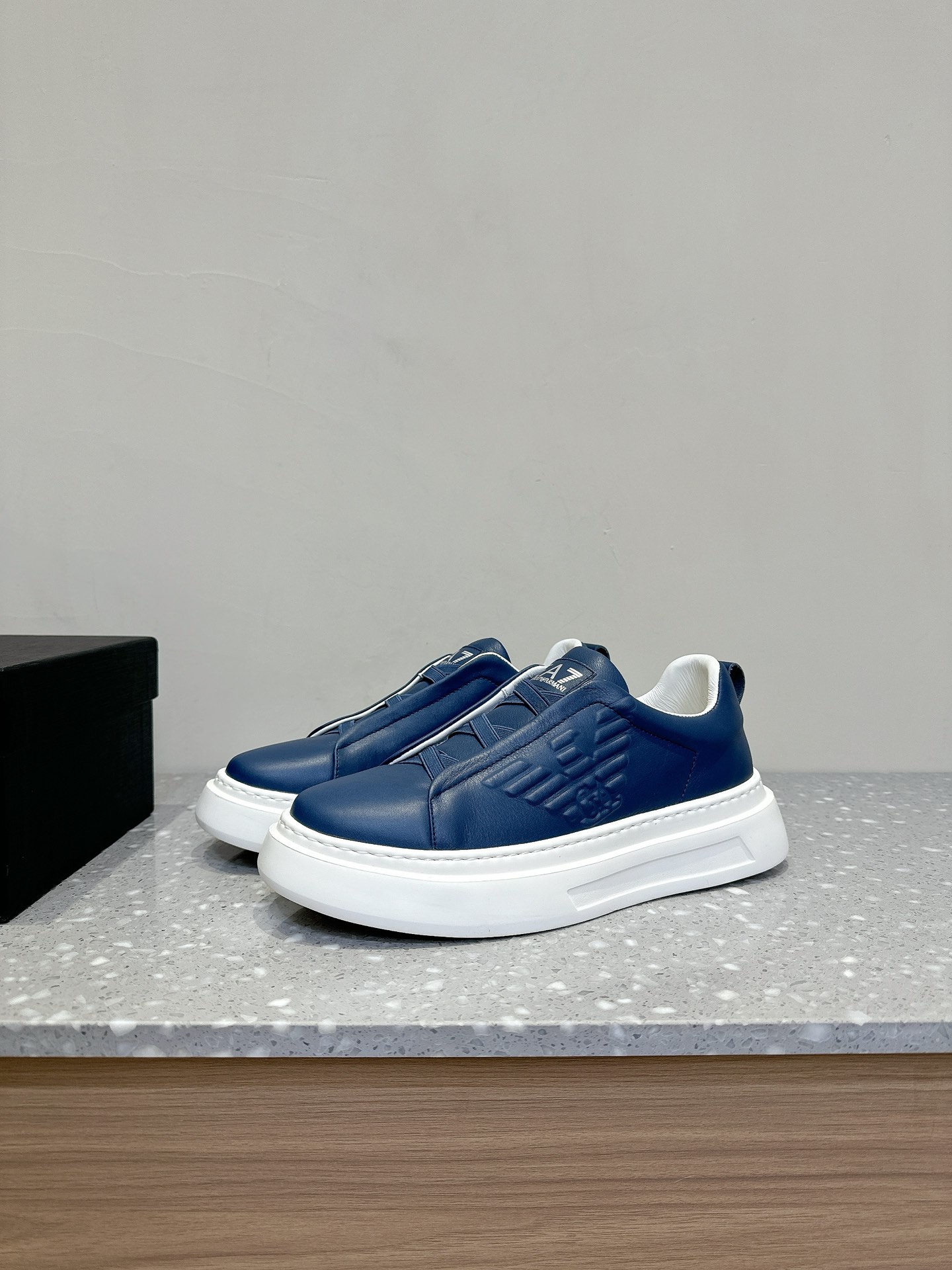 Emporio Armani EA7 Leisure Sports Shoes: Stylish Design with Zirconium Fabric and Soft Sheep Skin - 图片 3