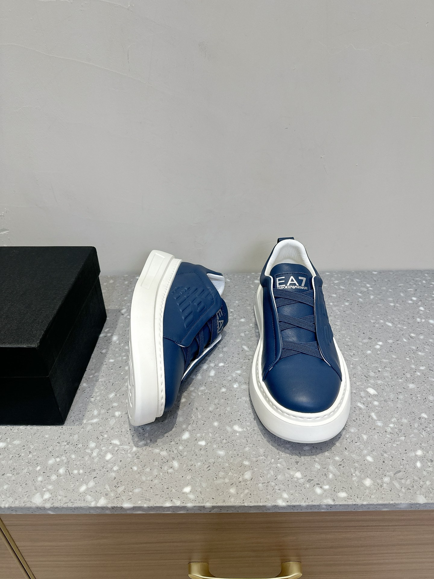 Emporio Armani EA7 Leisure Sports Shoes: Stylish Design with Zirconium Fabric and Soft Sheep Skin - 图片 2