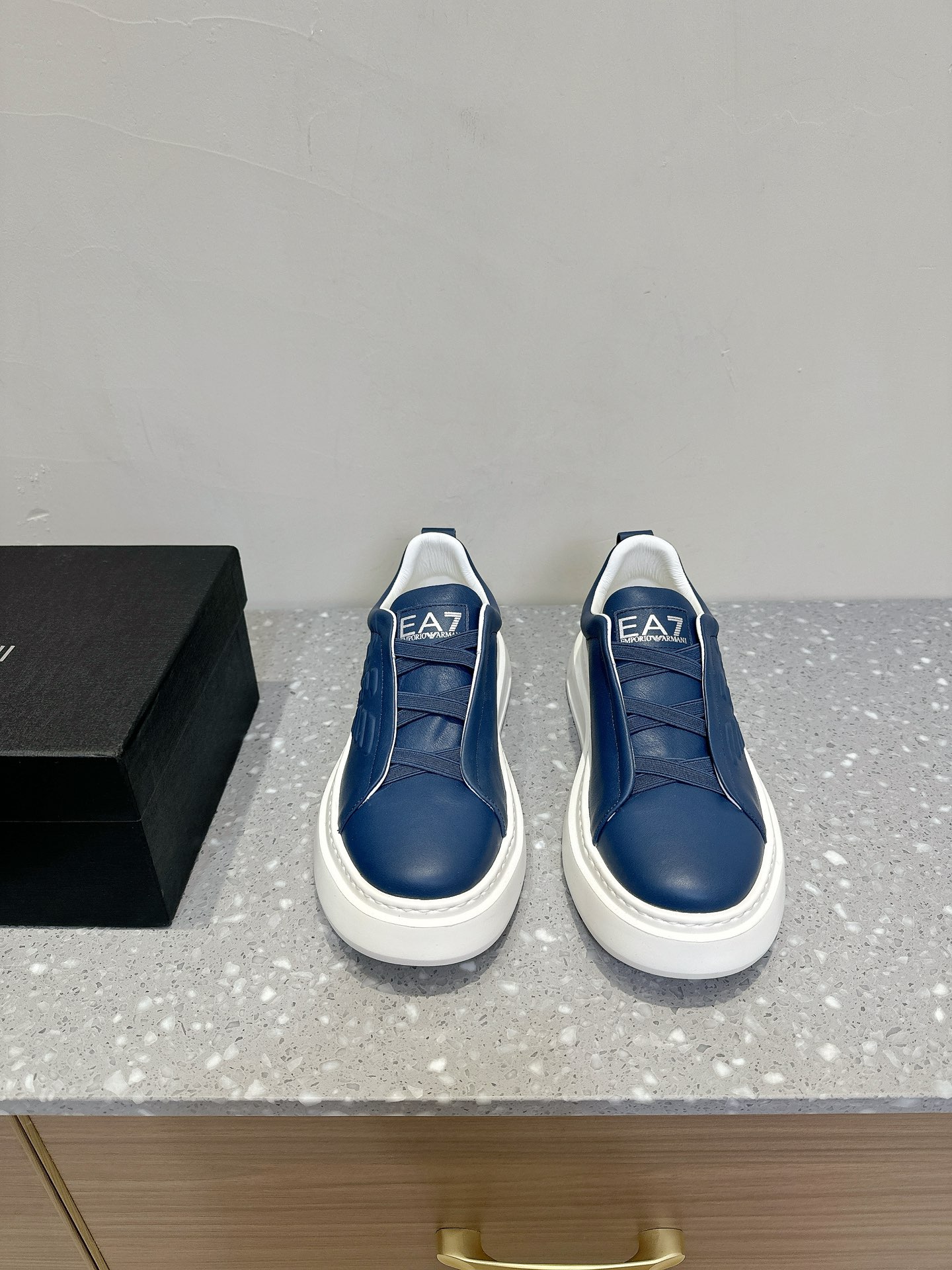 Emporio Armani EA7 Leisure Sports Shoes: Stylish Design with Zirconium Fabric and Soft Sheep Skin