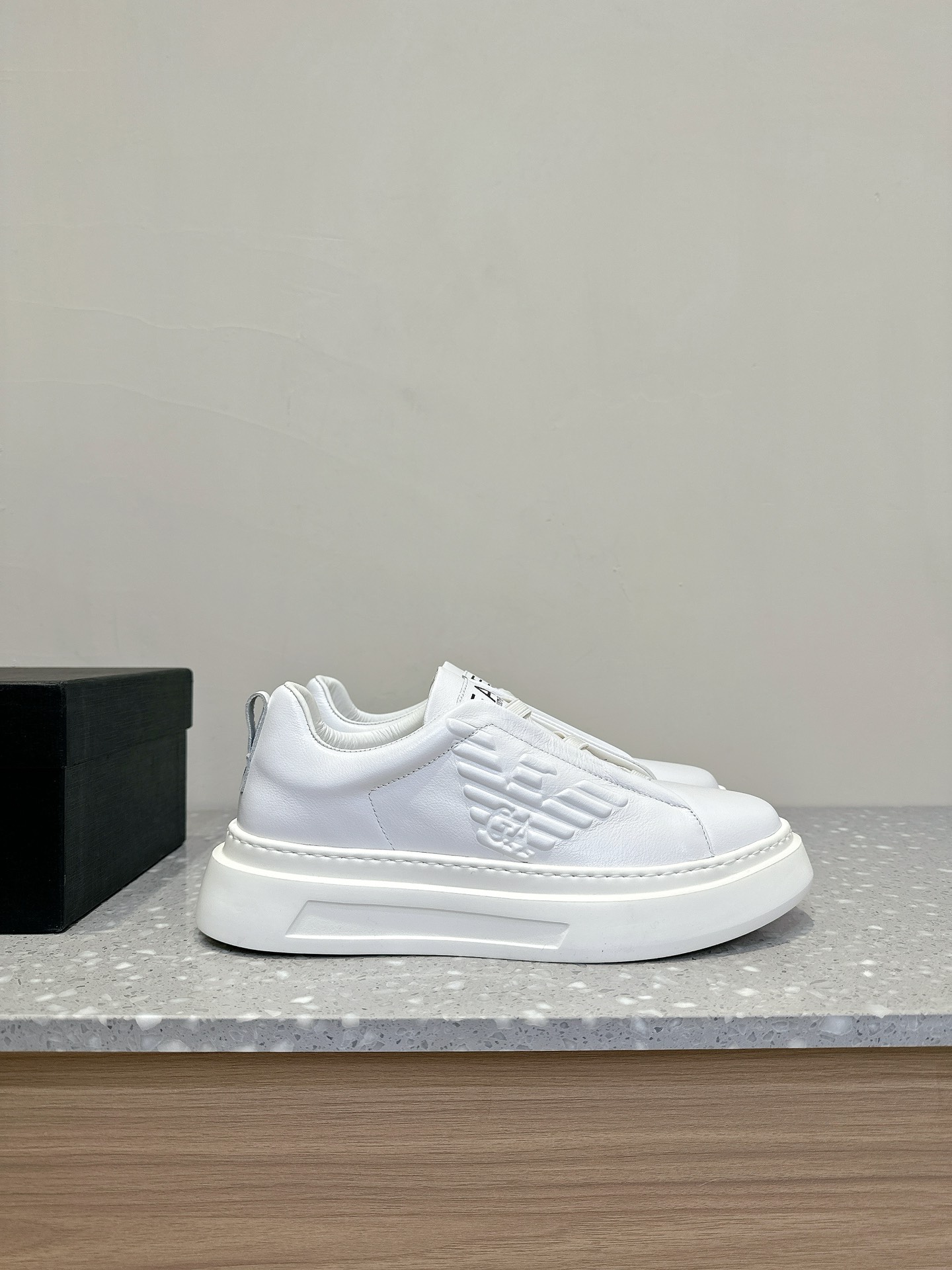Emporio Armani EA7 Leisure Sports Shoes with Unique Design and High-Quality Materials - 图片 5