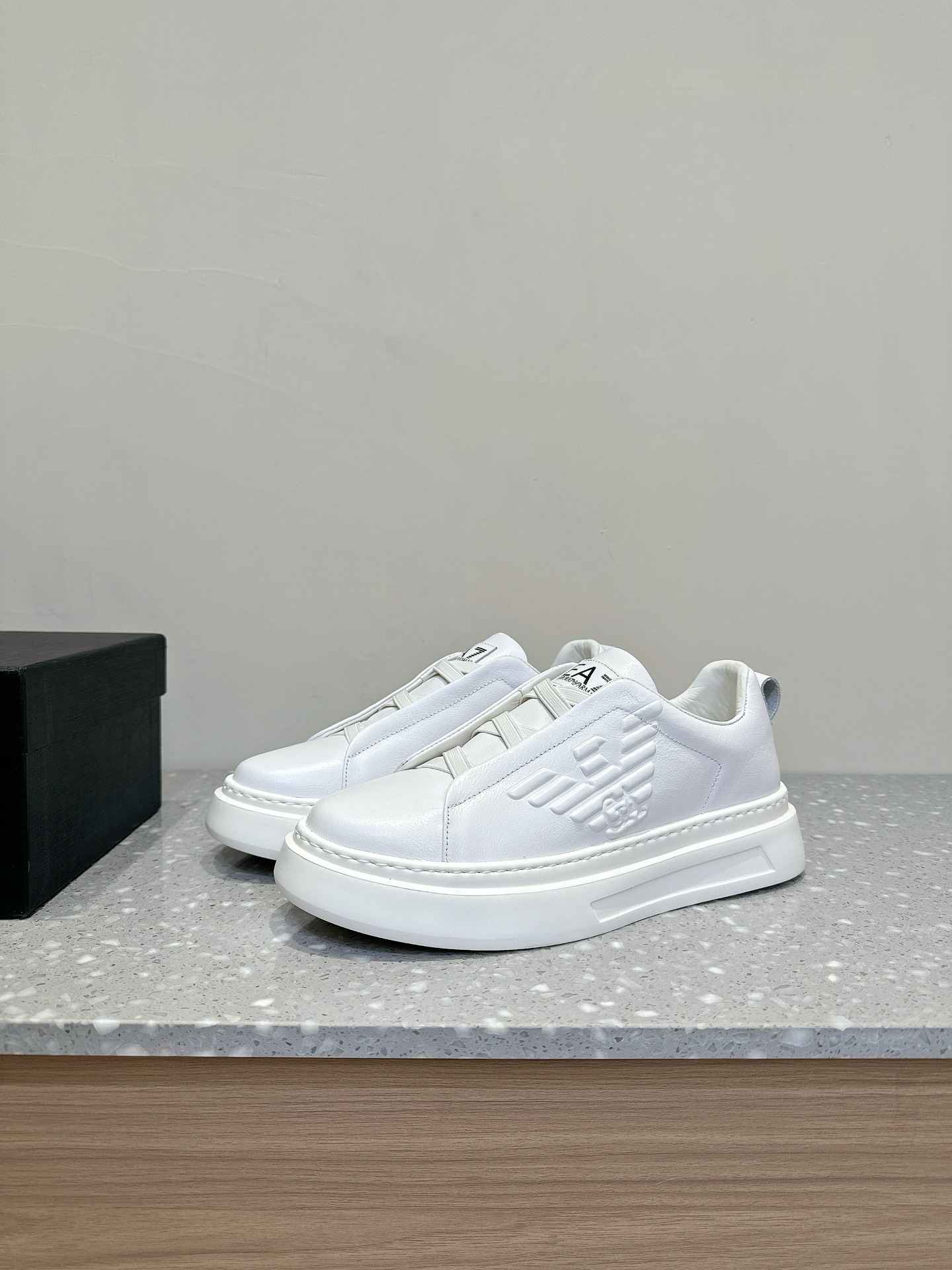 Emporio Armani EA7 Leisure Sports Shoes with Unique Design and High-Quality Materials - 图片 3