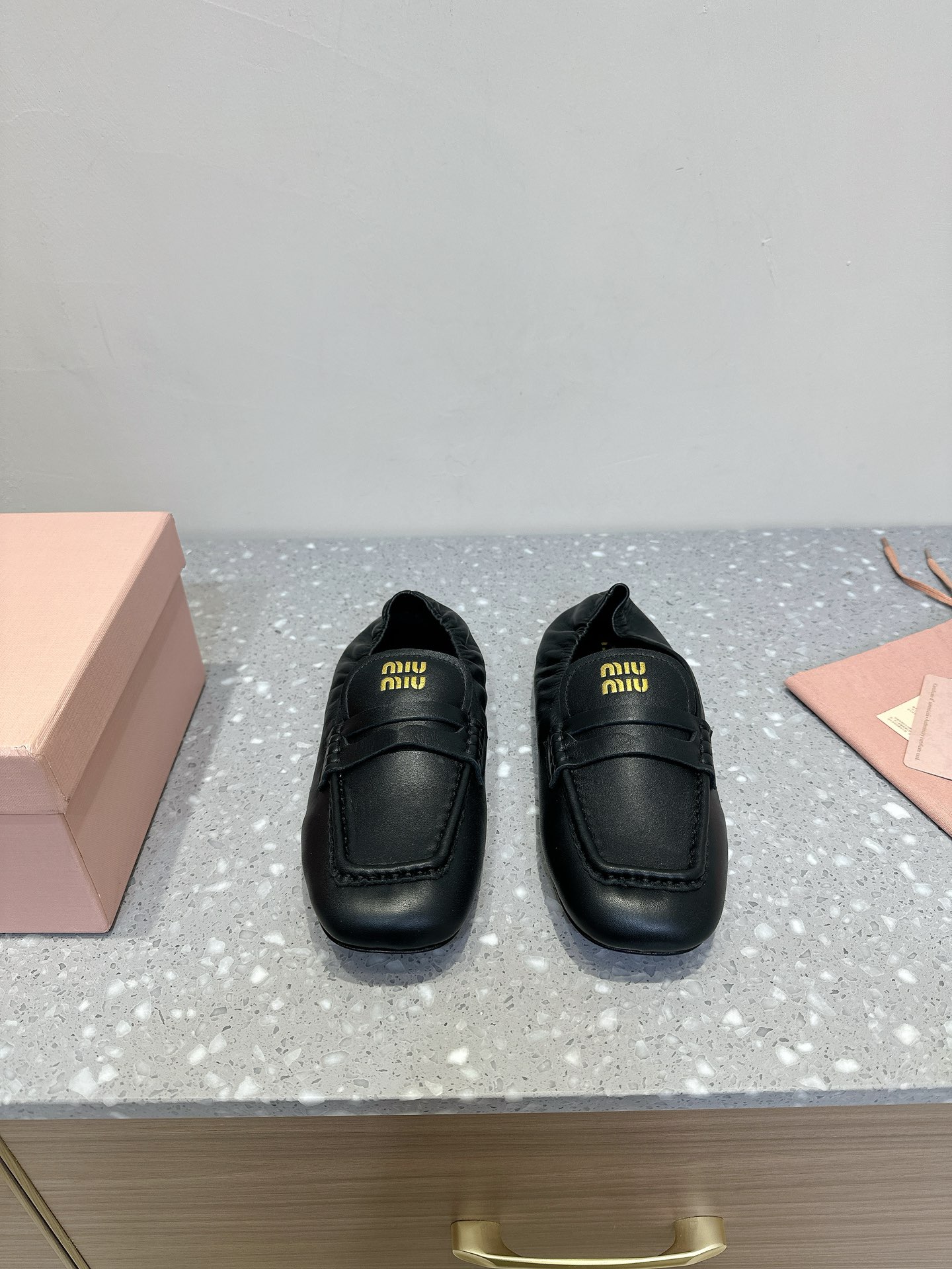 Impecable
 MiuMiu Réplica
 Zapatos Loafers Oro Cuero de vaca Dermis Piel oveja Vintage Casual