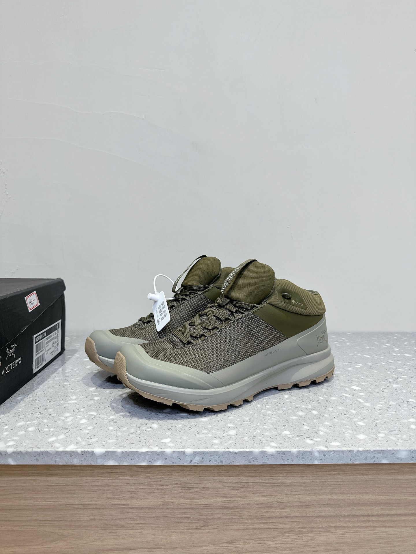 Zirconium (East Queen) Shoe: TPU Chassis, OrthoLite Mats, Vibram Base, Size #36-39