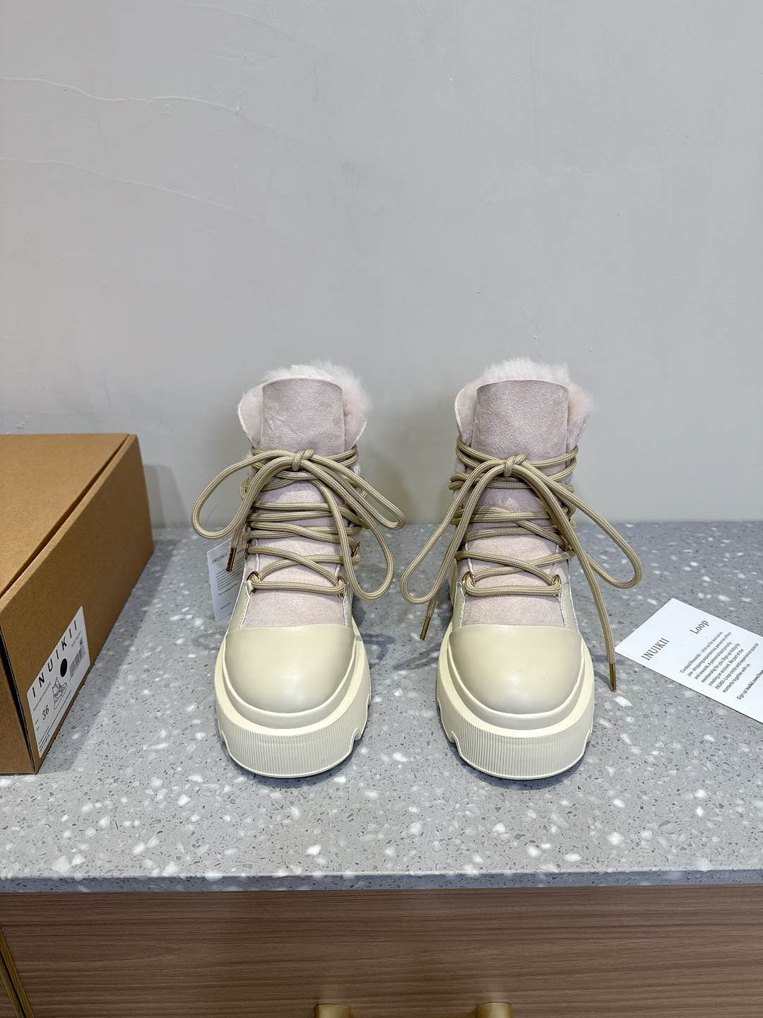 NO:174190,INUIKII niche trendy brand, new autumn and winter style, thick-soled snow boots, this sponge cake thick-soled boots are very popular this year, and it is super cool to wear (height increases) and has a strong personality!  Trendy styles bomb the streets!  The same style as major internet celebrities!  Original imported fabrics, wool inner lining, heel height 4.5cm, original rubber outsole, size 35-40 (40.41 custom made, no return or exchange), boots, boots, cowhide19860909INUIKII 小众潮牌 秋冬新款 厚底 雪地靴 这款松糕厚底靴今年非常爆,穿上（增高）超酷个性非常强！潮派炸街！各大网红明星同款！ 面料原版进口牛京/牛皮 内里羊毛 跟高4.5cm 鞋底原版橡胶大底 码数35-40（40.41定做不退换）,靴子,boots,cowhide,Women's Shoes