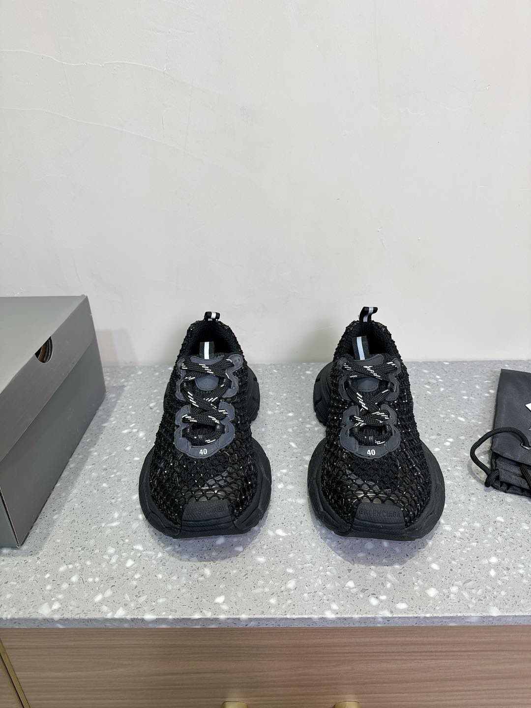 NO:172989,Balenciaga 3xl sneakers Balenciaga latest diamond model couple model dad shoes official synchronization Continue the Balenciaga Runner contour and complex upper plastic structure, the height increases and widens the convex sole on the body continues to continue the retro dad weather vane. Many celebrities and celebrities plant grass. The foot looks very beautiful and comfortable. Original custom imported technology fabric/mesh. The inner lining original imported breathable net. The sole original open mold combination rubber sole. The sole is 5CM thick. Size35-44 (female size 40, male size 45 customized for non-return and exchange), dad shoes, balenciaga, balenciaga19860909Balenciaga 3xl sneaakers 巴黎世家 最新钻款 情侣款 老爹鞋 官方同步 在延续 Balenciaga Runner 轮廓和复杂鞋面塑胶结构的同时,增高宽体外凸的大底 继续延续复古老爹风向标 超多明星网红种草 上脚超级好看舒适  面料原版定制进口科技面料/网面 内里原版进口透气网里 鞋底原版开模组合橡胶大底 底厚5CM Size35-44（女码40,男码45定做不退换）,老爹鞋,balenciaga,balenciaga,Women's Shoes